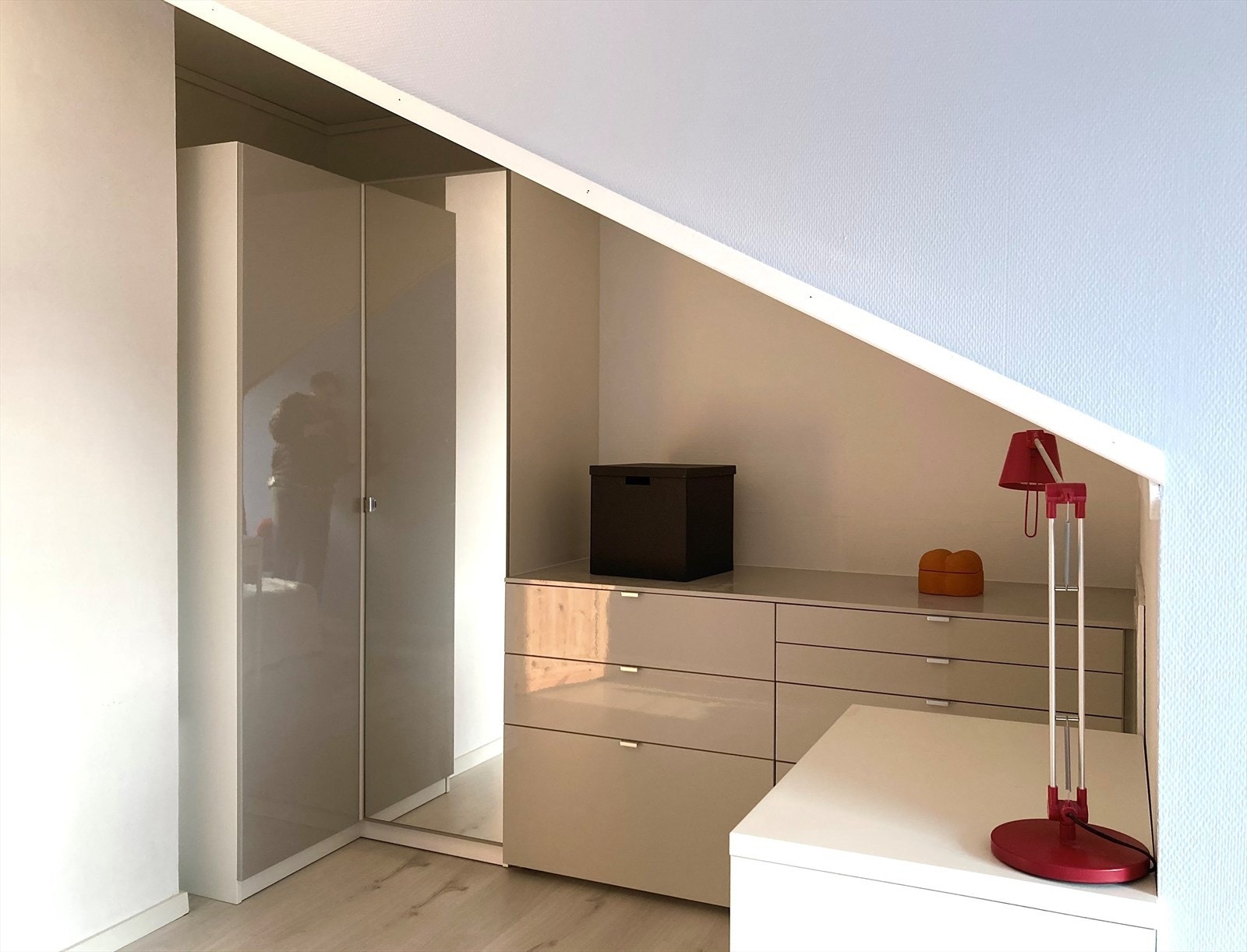 Soverom 2 med god oppbevaringsplass Galleribilde