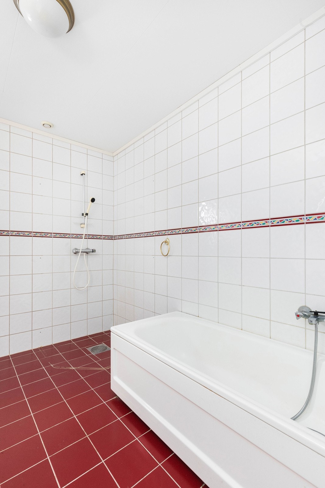 Badekar/dusj på bad Galleribilde