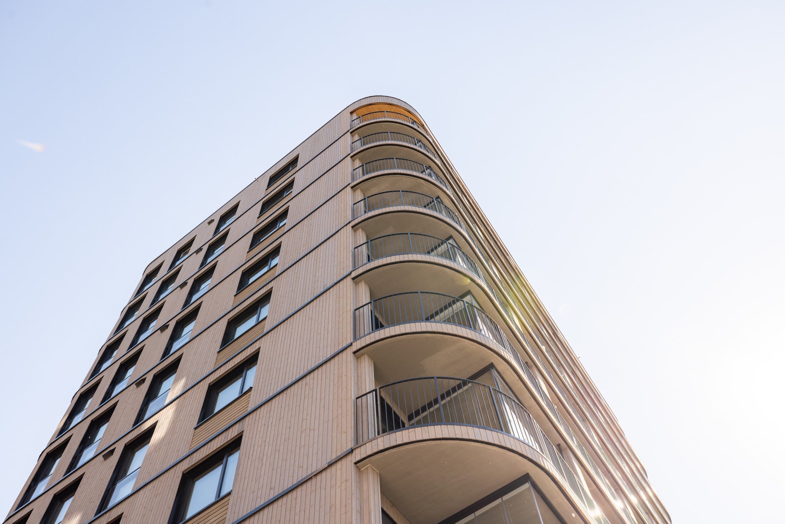 Fyrstikkbakken 14 er bygget i massivtre og har spennende arkitektur. Galleribilde
