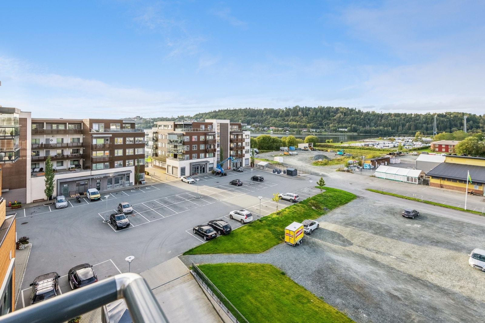 Fra boligen har man nydelig utsikt mot Eidsbotn og Moan . Galleribilde