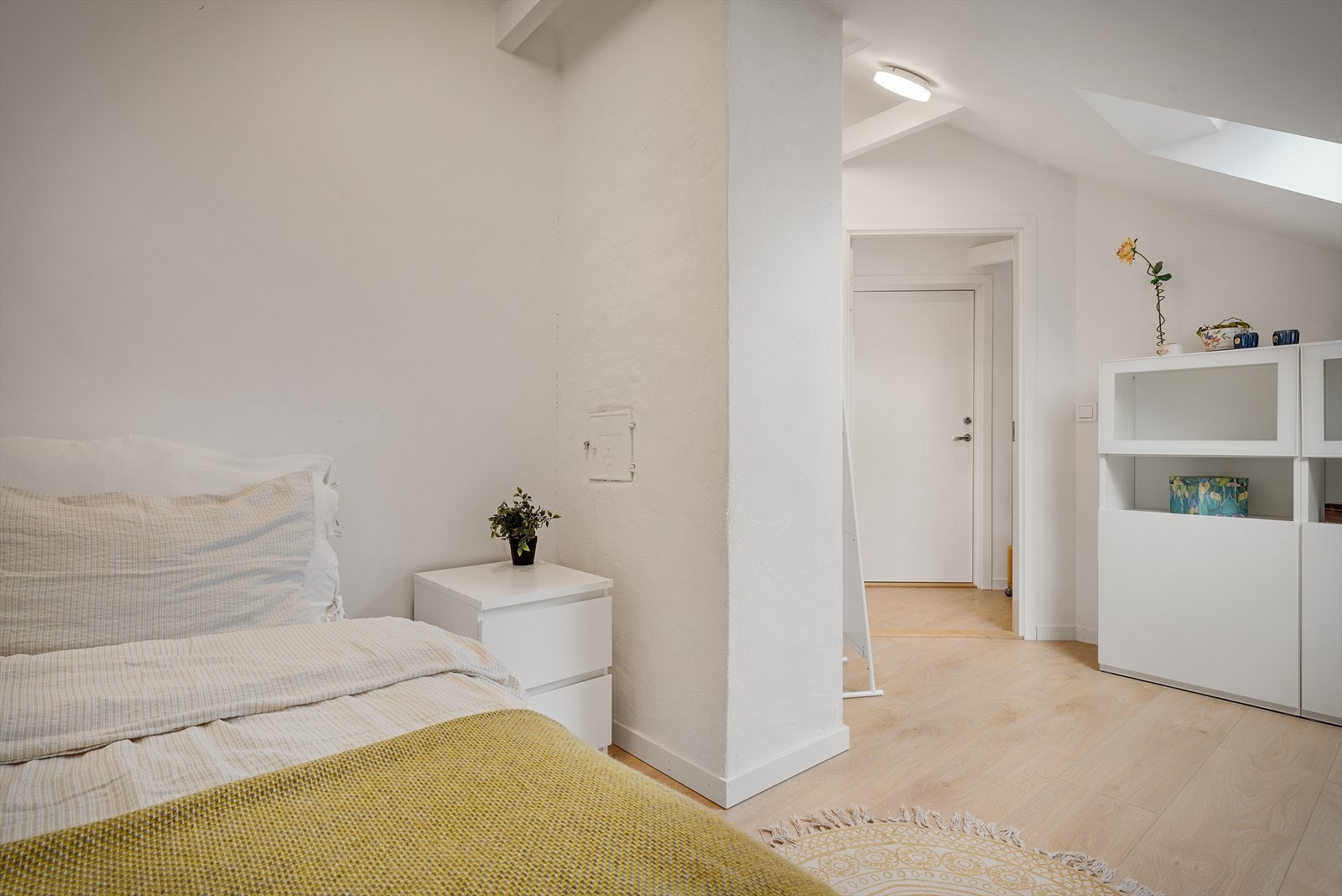 - Merk at øverste etasje har egen inngang i tillegg til tilkomst via trapp fra førte etasje - Galleribilde