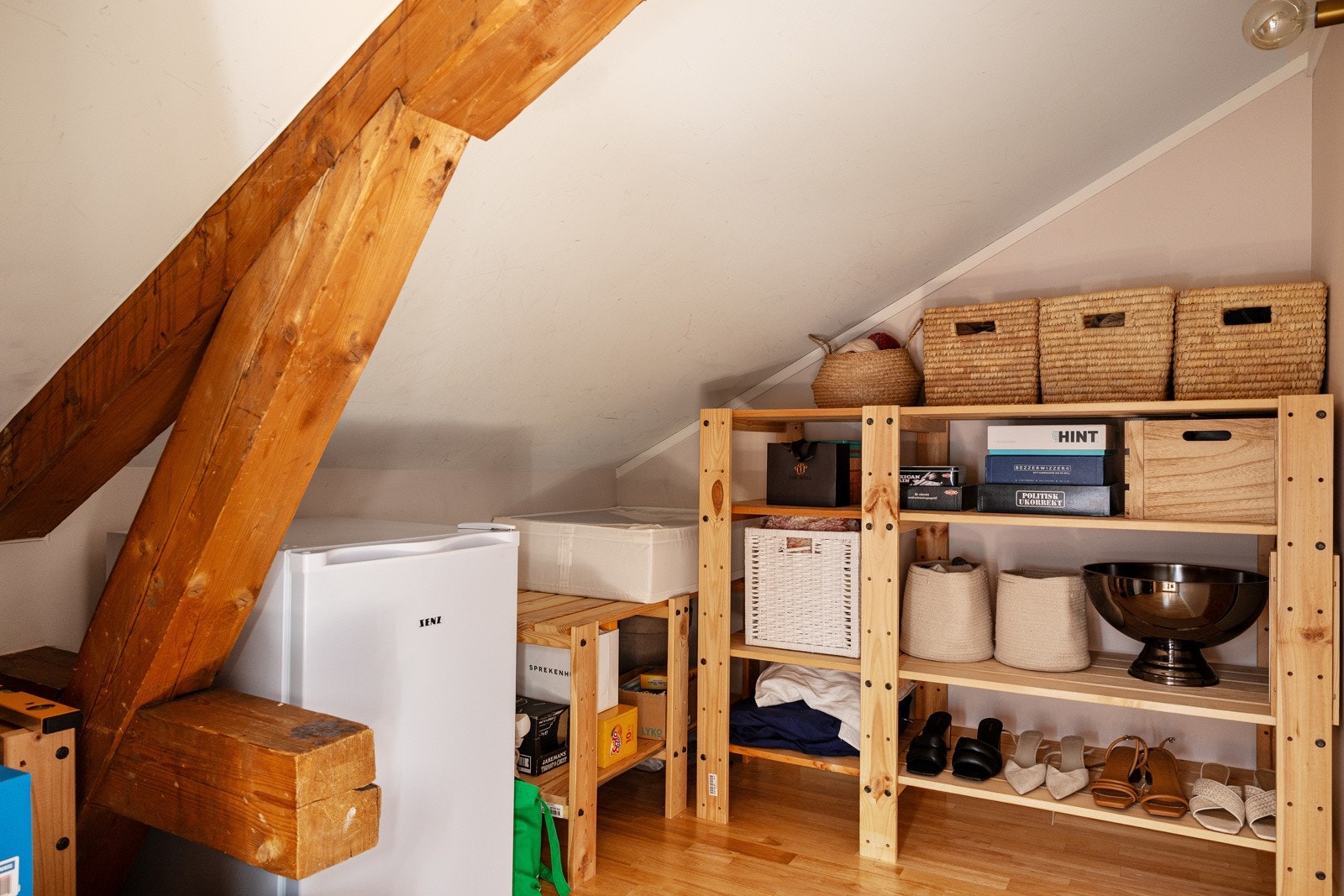 Praktisk bod på ca. 5 m² med adgang fra stuen. Galleribilde