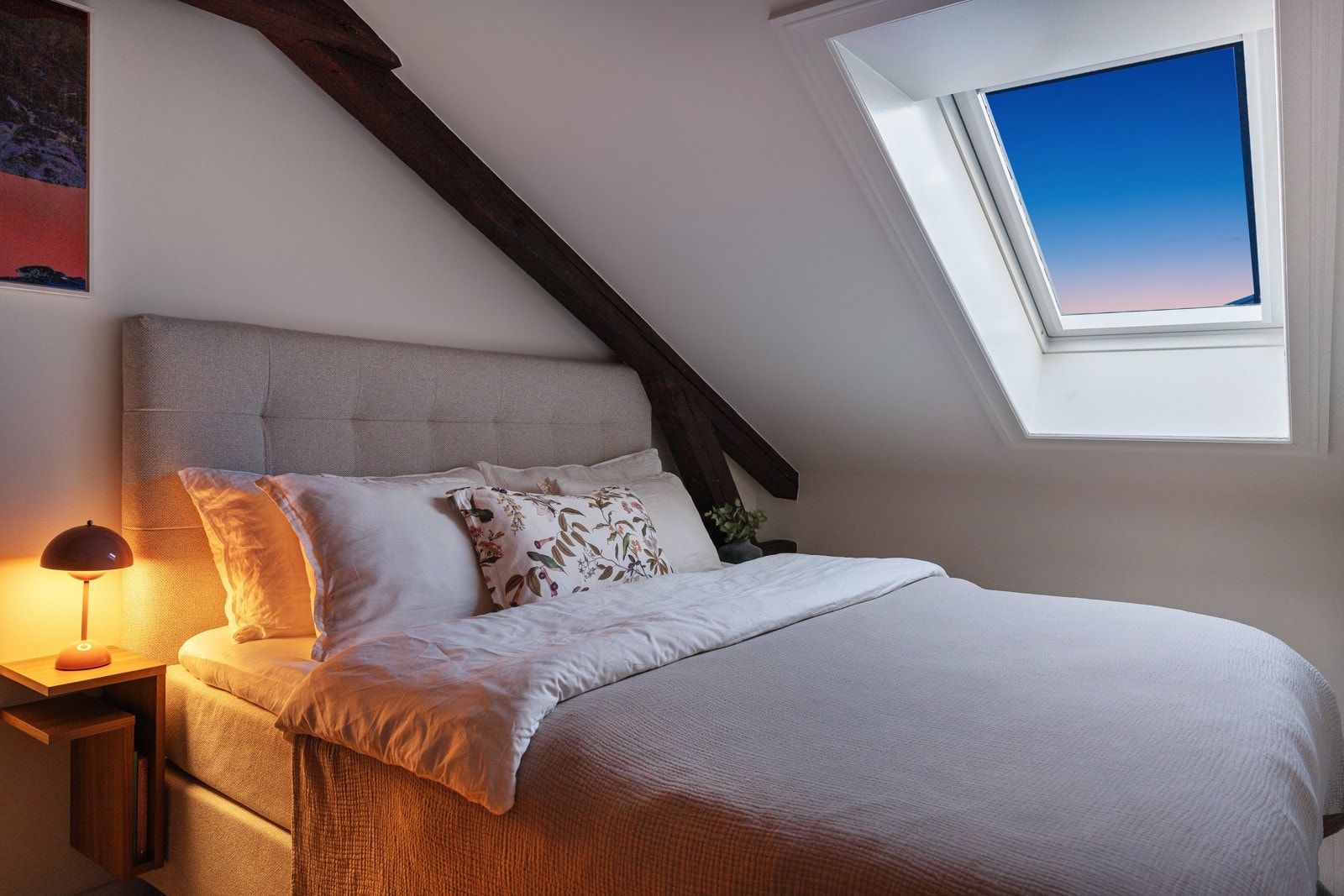 Soverommet har god plass til dobbeltseng med tilhørende møblement. Galleribilde