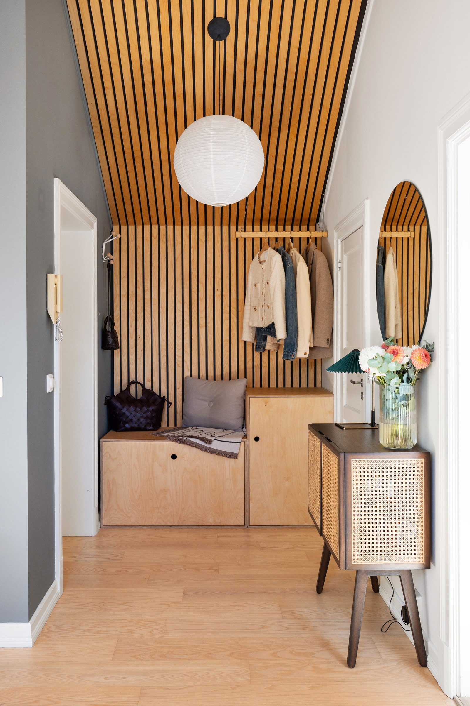 Innbydende entré som gir et godt førsteinntrykk av leiligheten. Galleribilde