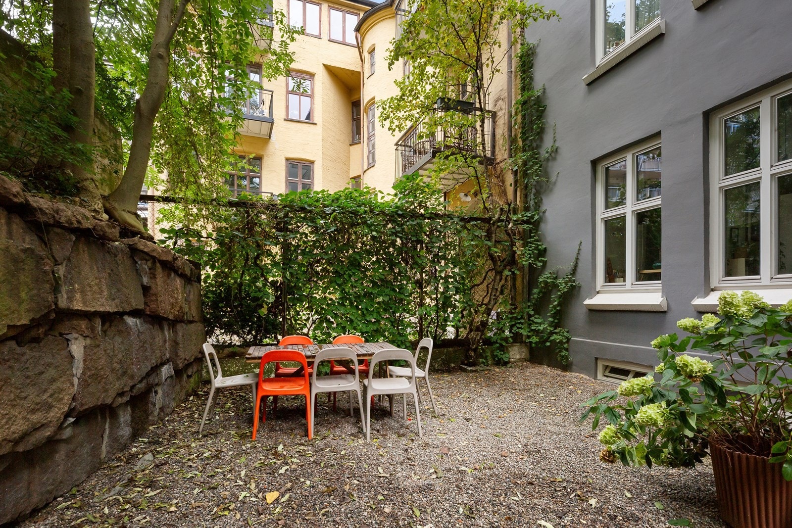 Bakgård Galleribilde