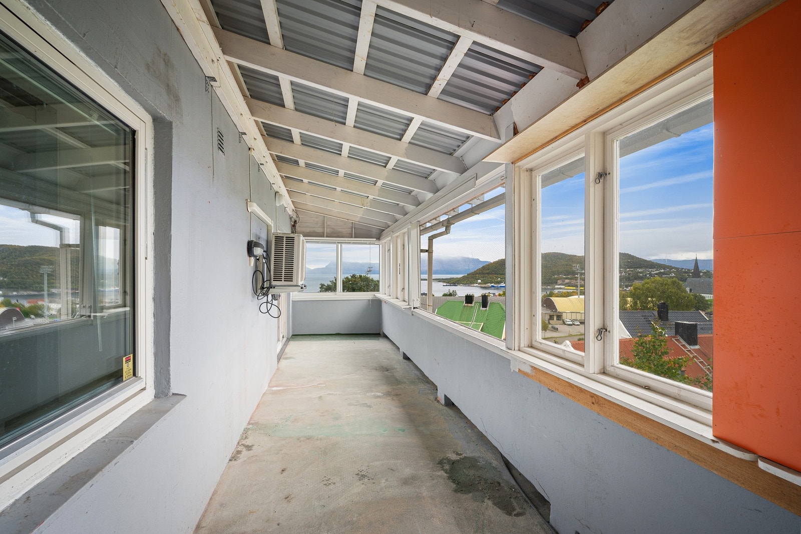 Balkong i 3. etasje med overbygg Galleribilde