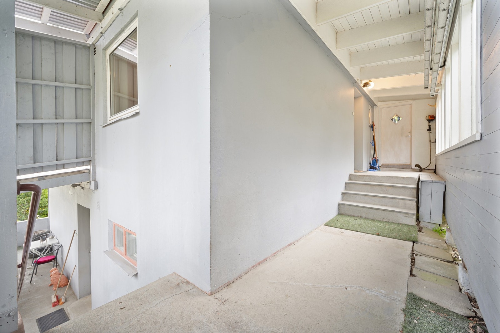 Inngangsparti til leilighet i 3. etasje Galleribilde