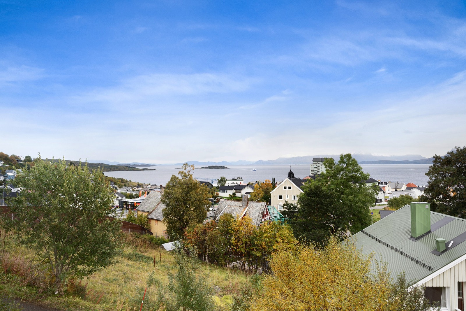 Høyt i terrenget har du strålende utsikt over byen! Galleribilde