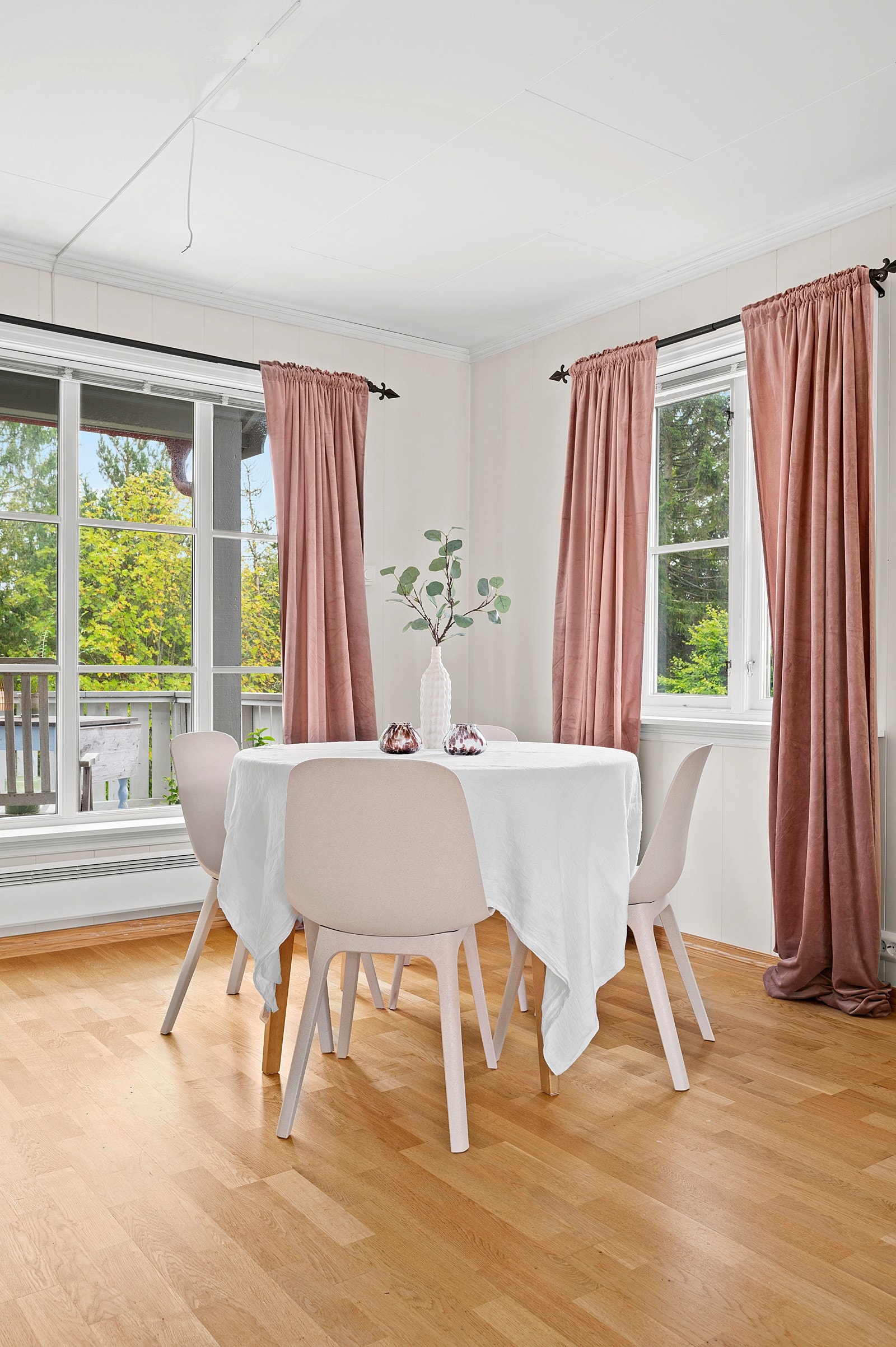 Inviter venner og familie over på hyggelige middager her. Galleribilde
