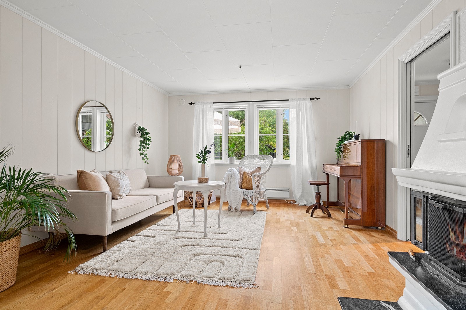 På kalde dager kan du tenne opp i peisen - da får du både varme og kos. Galleribilde