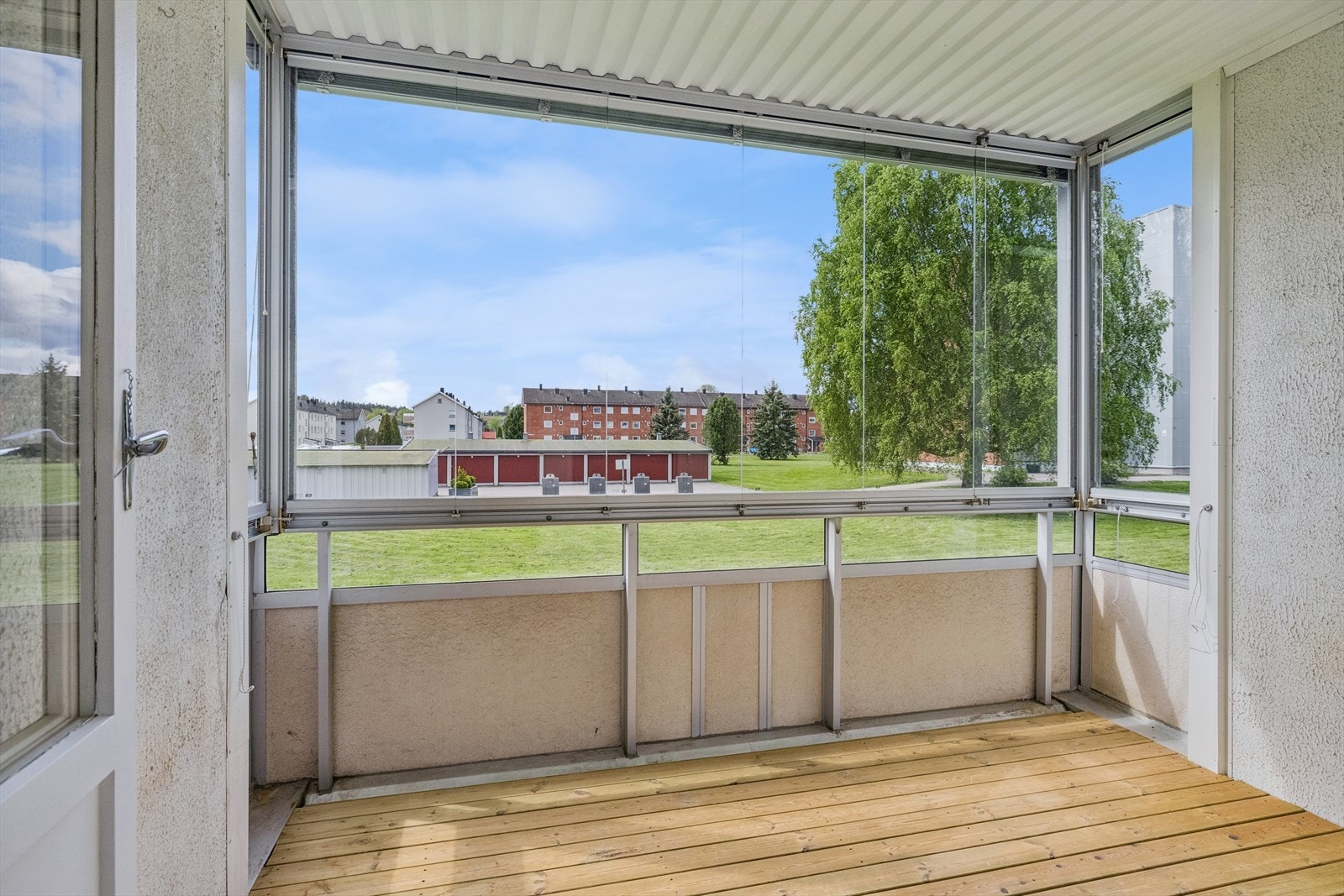 Vest vendt balkong som har rikelig med sol Galleribilde
