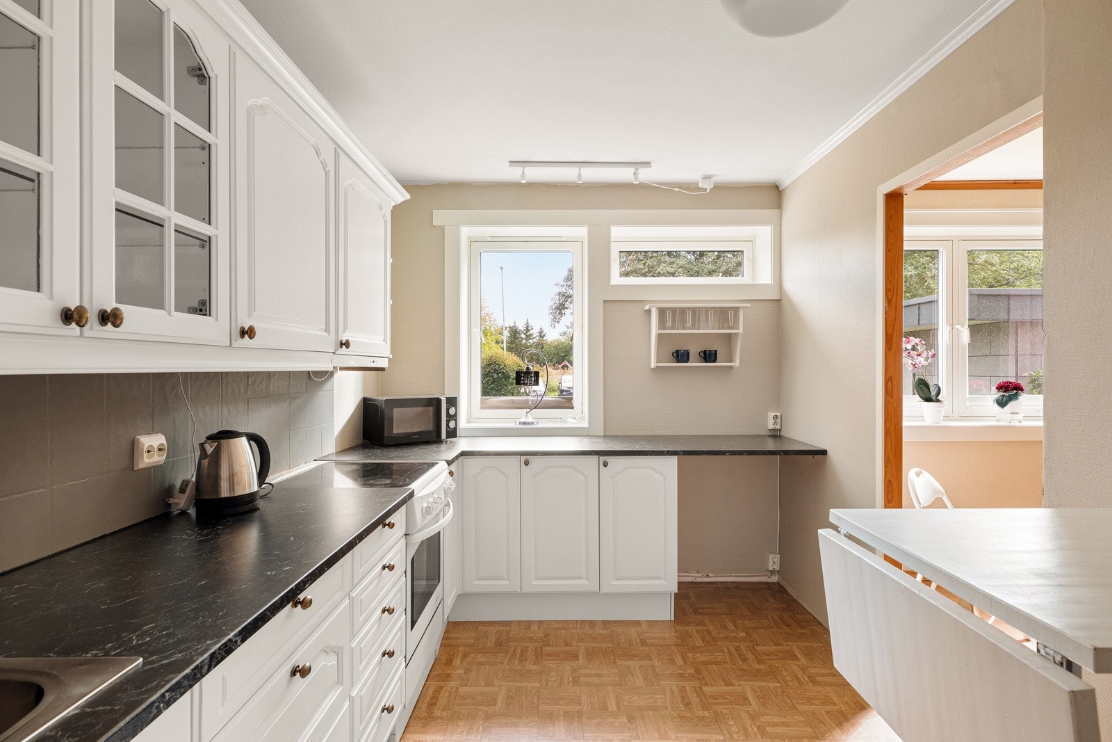 Kjøkkenet er angitt med TG1 av takstmannen. Galleribilde