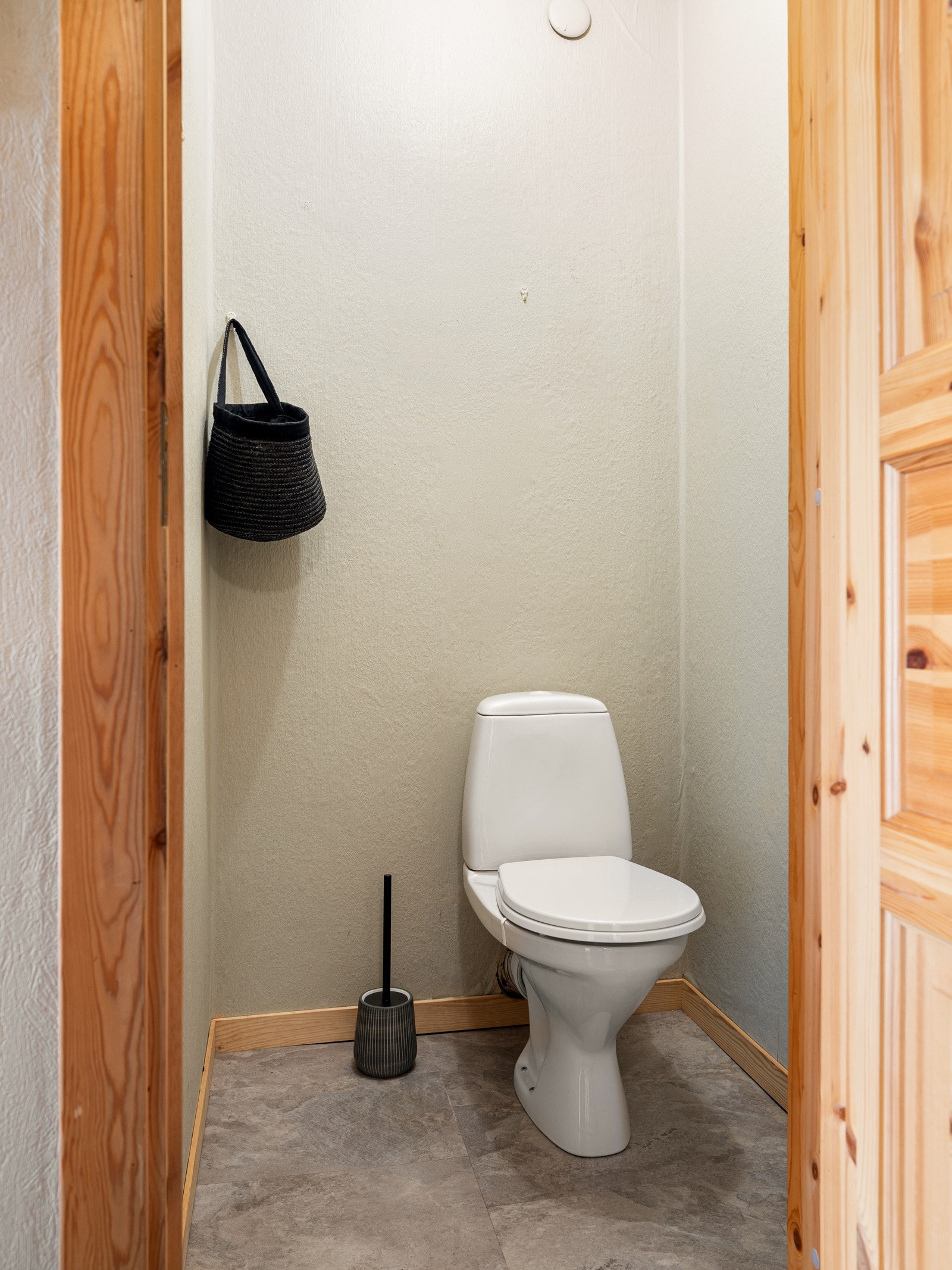 Separat toalettrom ved entréen. Galleribilde