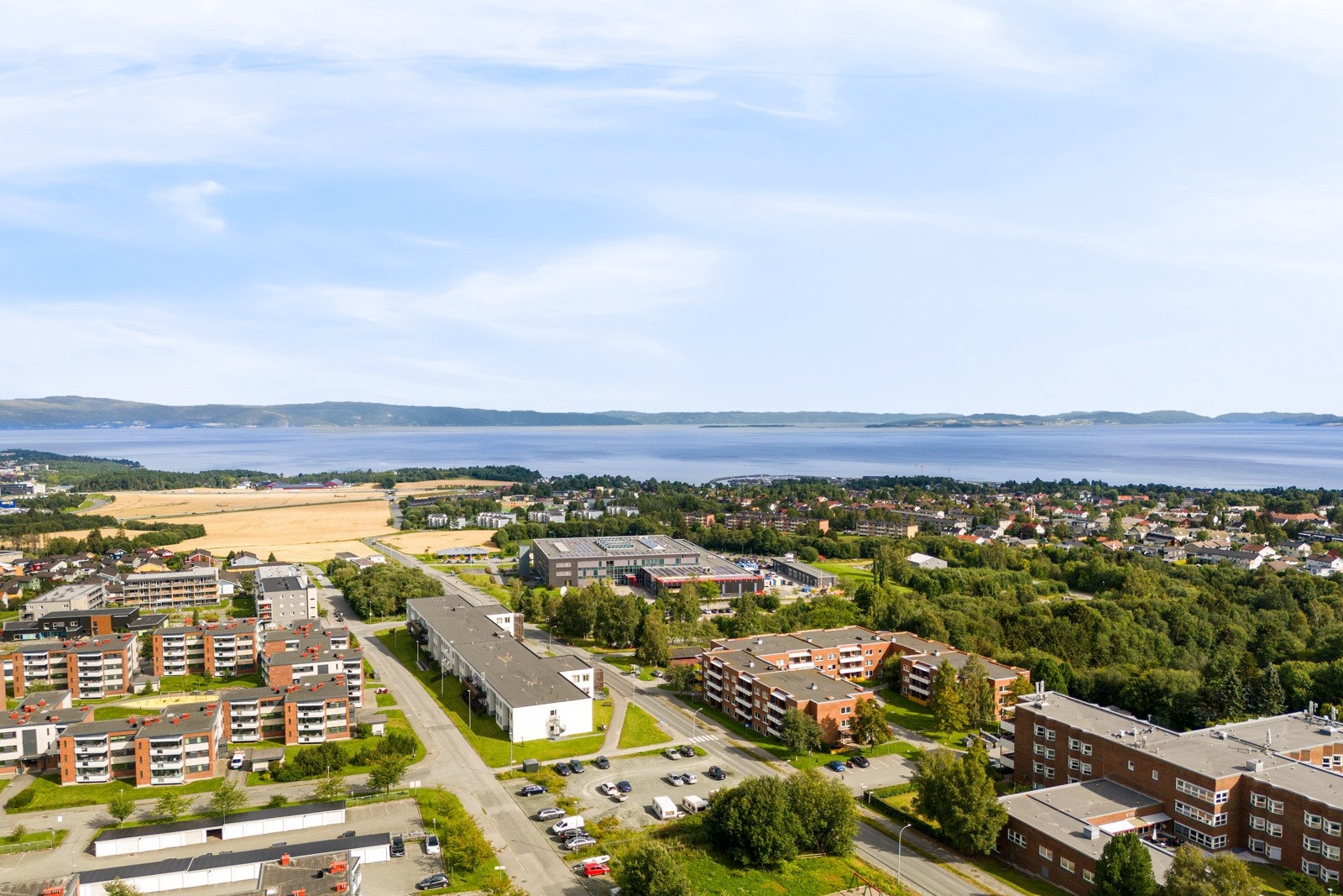 Beboerne i området verdsetter nærheten til turområdene, den korte avstanden til dagligvarebutikker, studiestedene og de rolige boforholdene Brundalen har å by på. Galleribilde