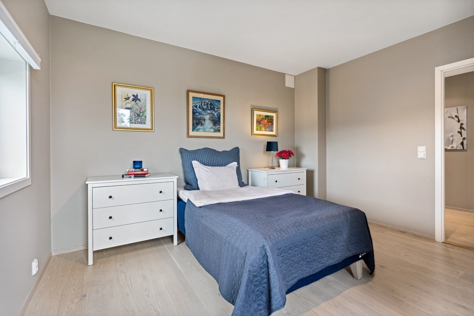 Leiligheten har to flotte soverom med fine innredningsmuligheter. Galleribilde