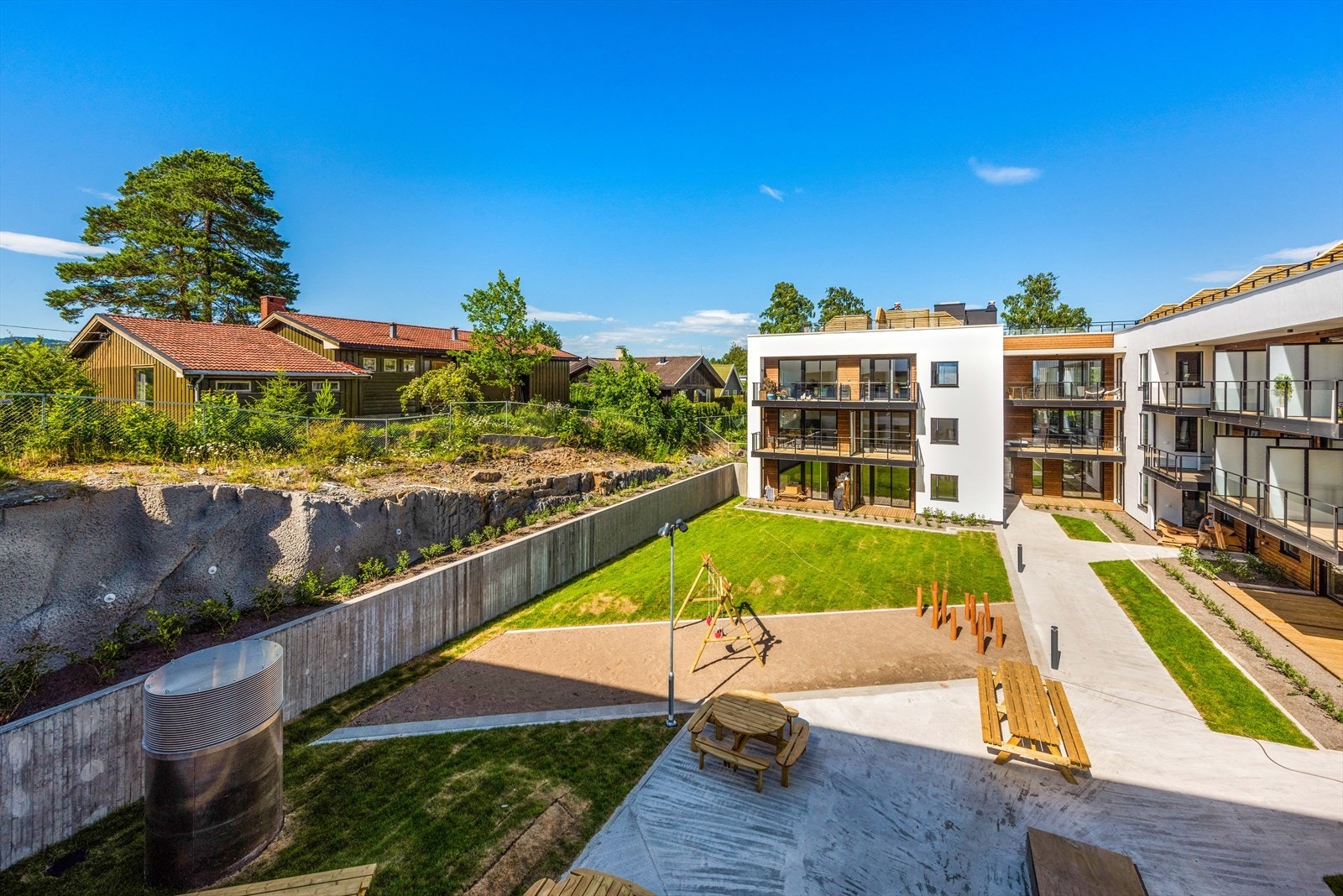 Sameiet har en pent opparbeidet bakgård. Galleribilde