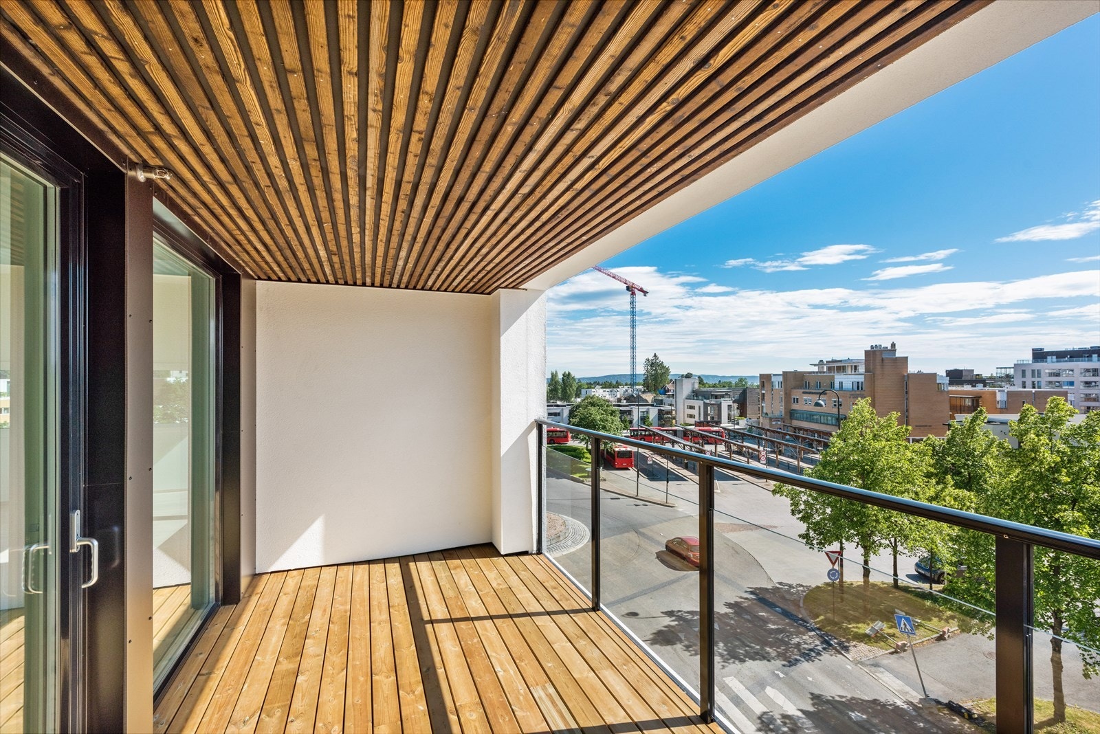 Fra stuen har du utgang til balkongen. Galleribilde