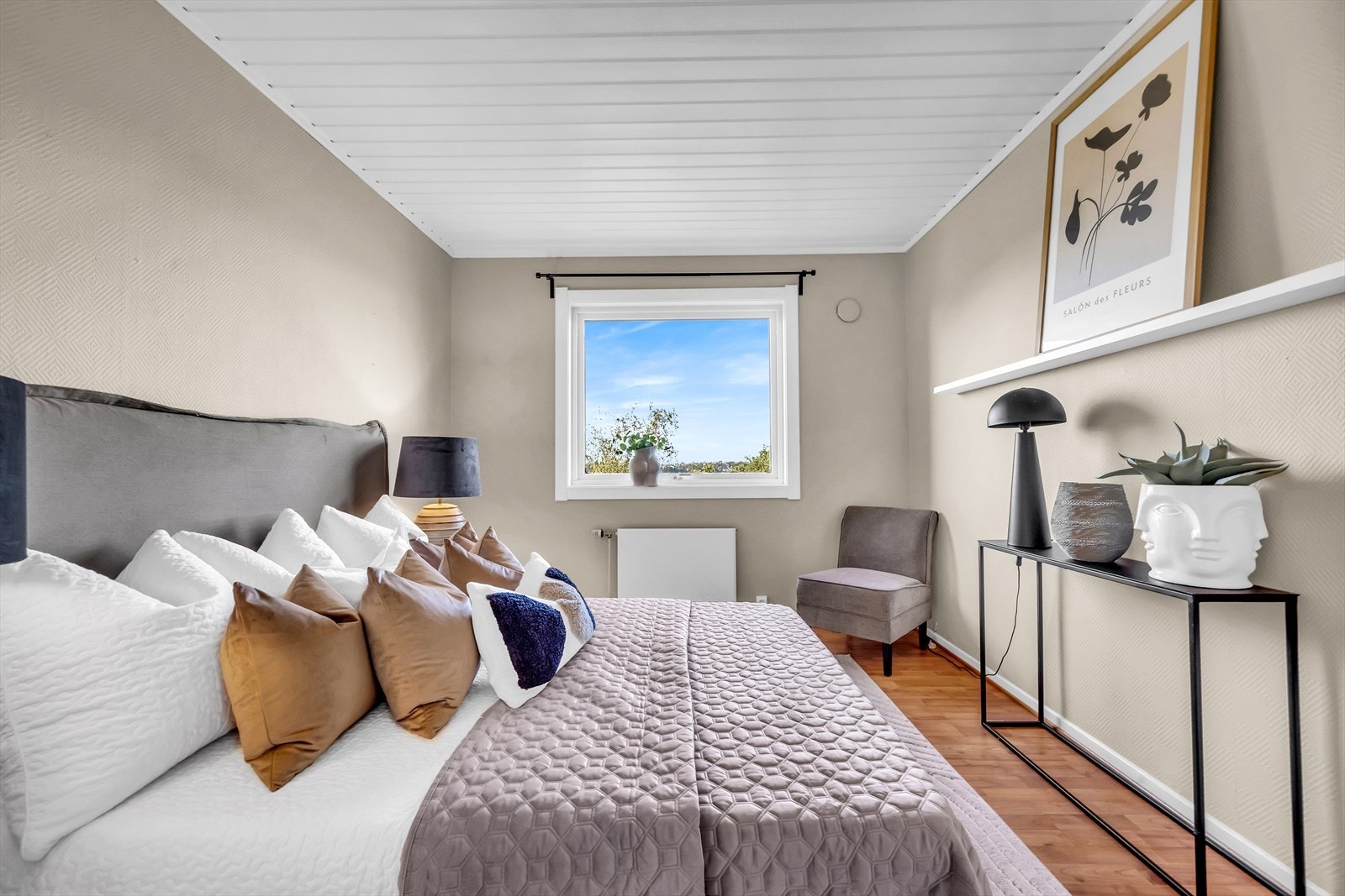 Rommet har mye naturlig lys og ingen innsyn Galleribilde