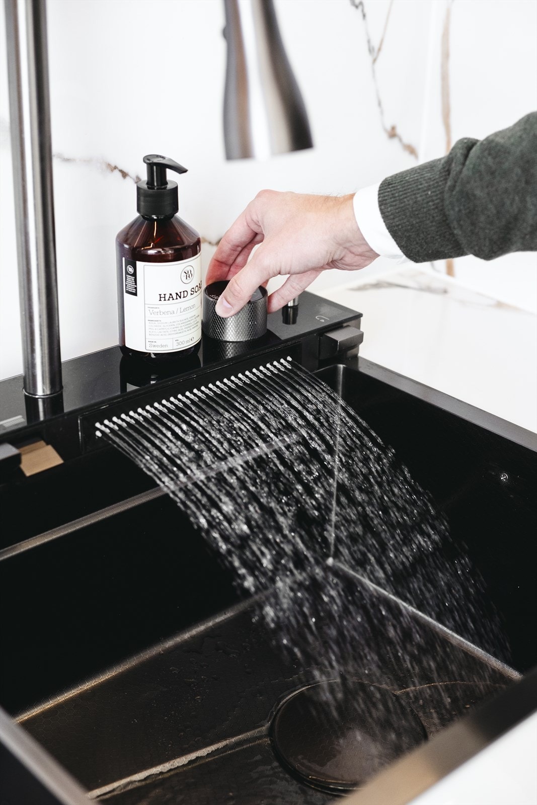 Kjøkkenet har integrerte hvitevarer av høy kvalitet Galleribilde