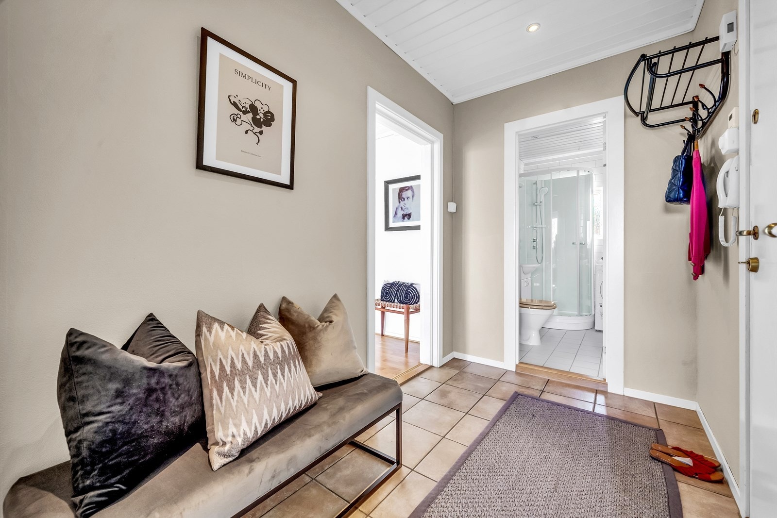 Entrè med plass til oppbevaring av sko og yttertøy Galleribilde