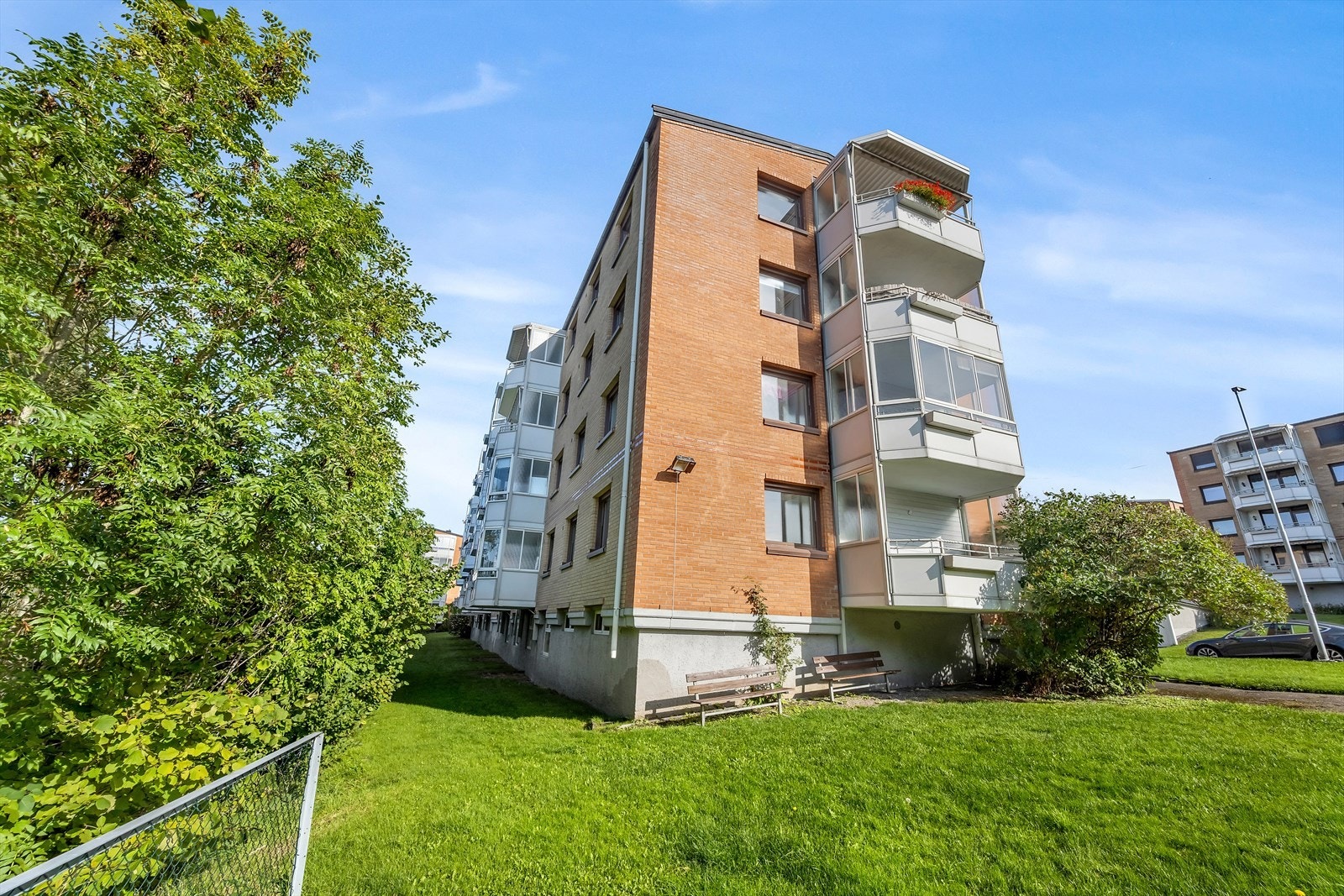 Her bor du i et veldrevet borettslag i grønne omgivelser med nærhet til marka Galleribilde