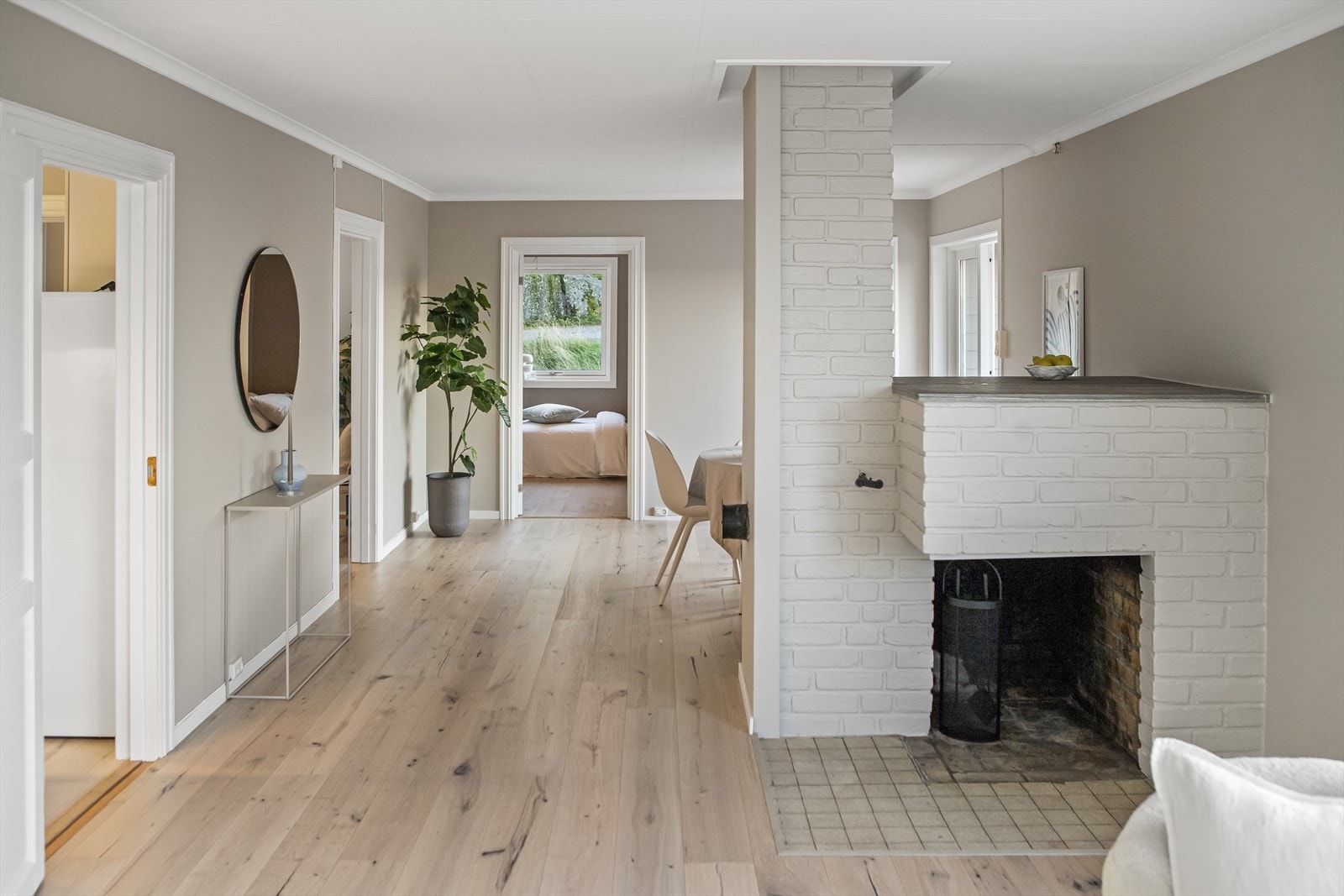 Her er det rikelig med innredningsmuligheter med godt med gulvplass og veggflater å møblere mot. Galleribilde