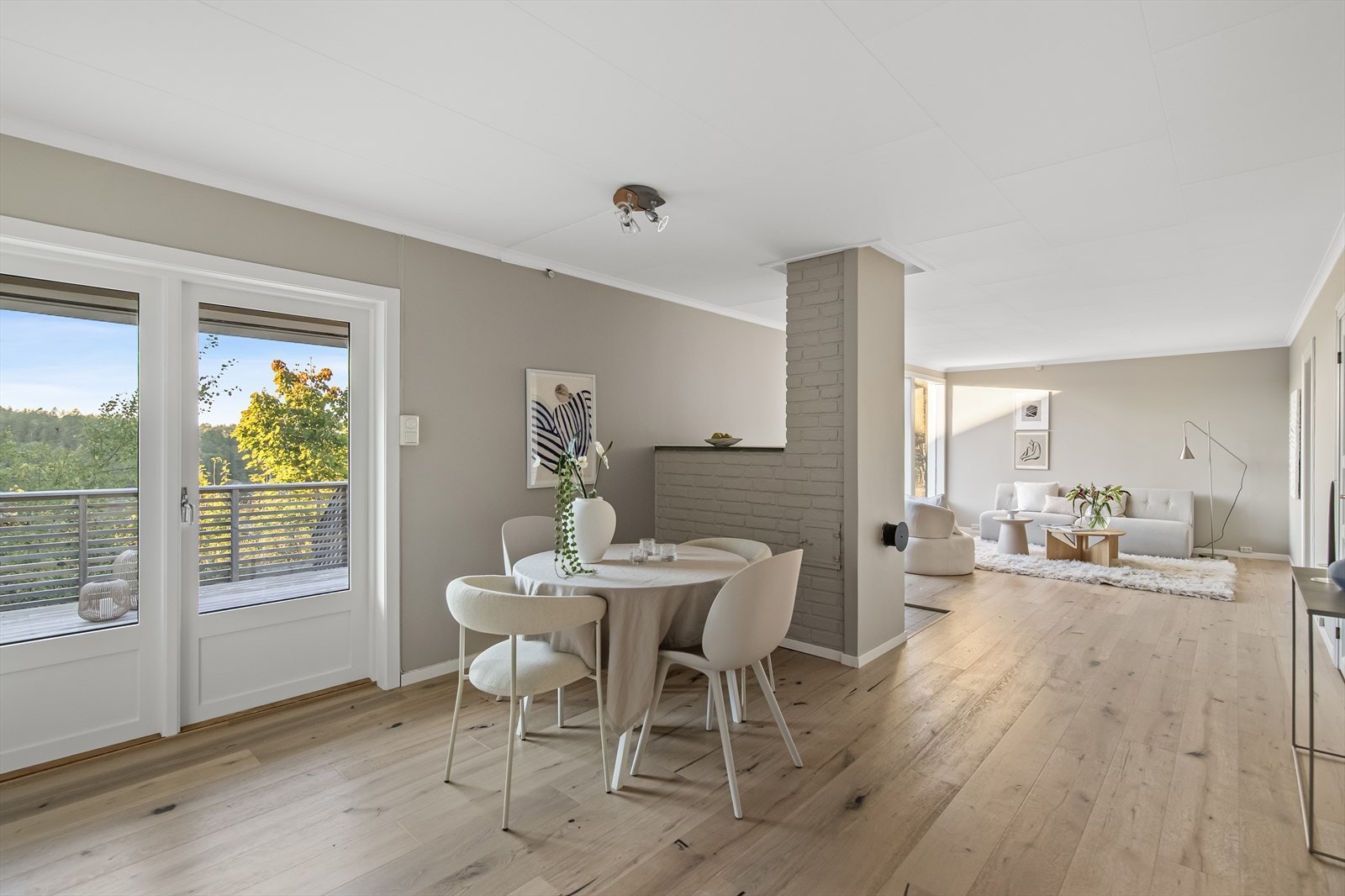 Her kan venner og familie samles for hyggelige samtaler og gode måltider. Galleribilde