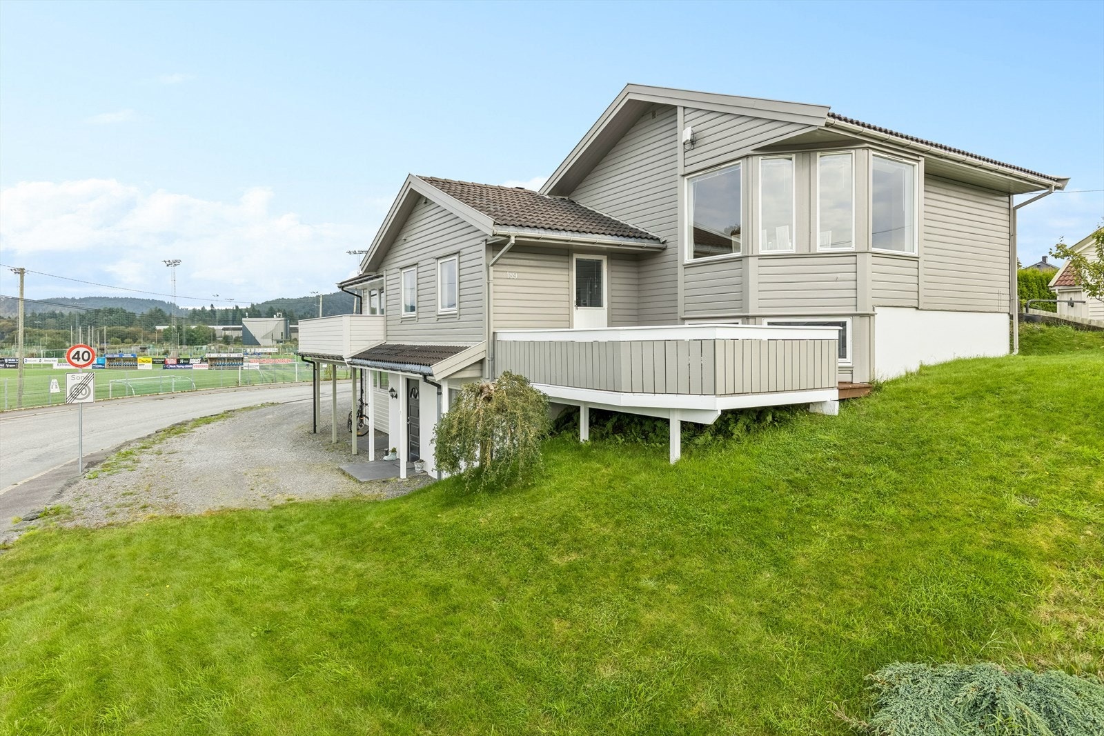 DNB Eiendom Haugesund v/Eiendomsmegler Alexander Kvalevaag Skree tlf. 47652597 ønsker deg velkommen til familievennlige Skeisvann og eiendommen Rogalandgata 189! Galleribilde