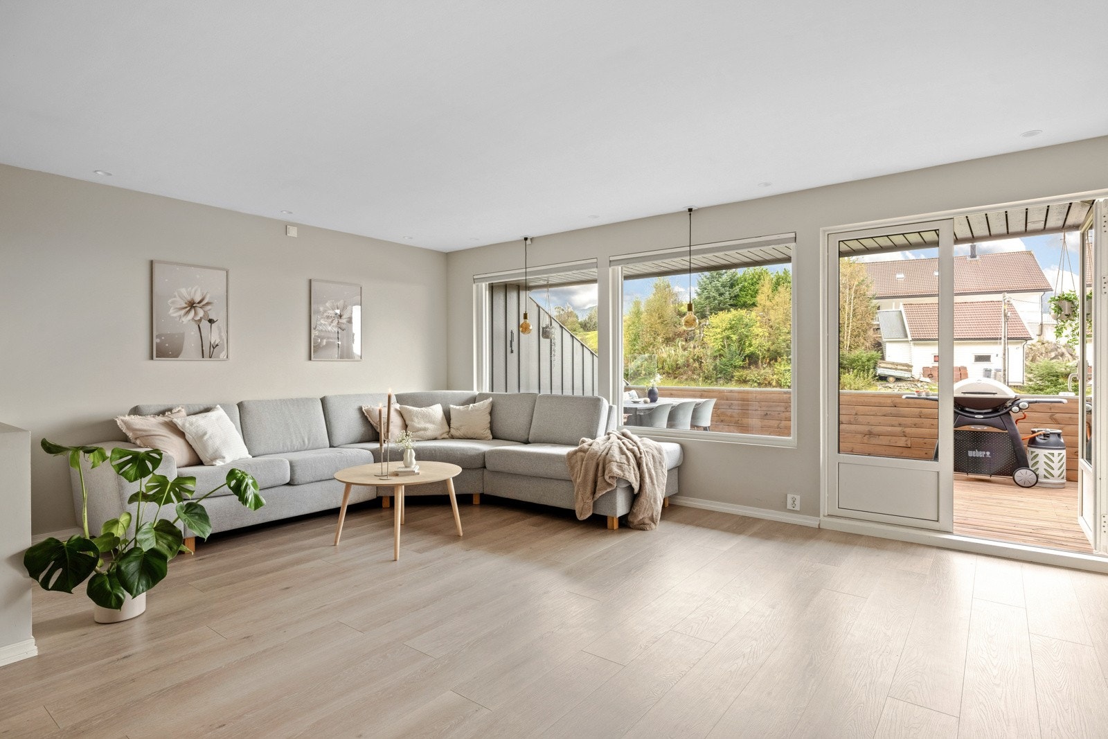 Fra stuen er det utgang til solrik balkong på 21 kvm. Galleribilde