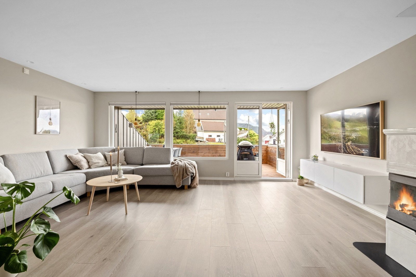 EIE eiendomsmegling presenterer Øvre Flaktveit 4 ved Eivind Kalve og Frode Hauge. Galleribilde