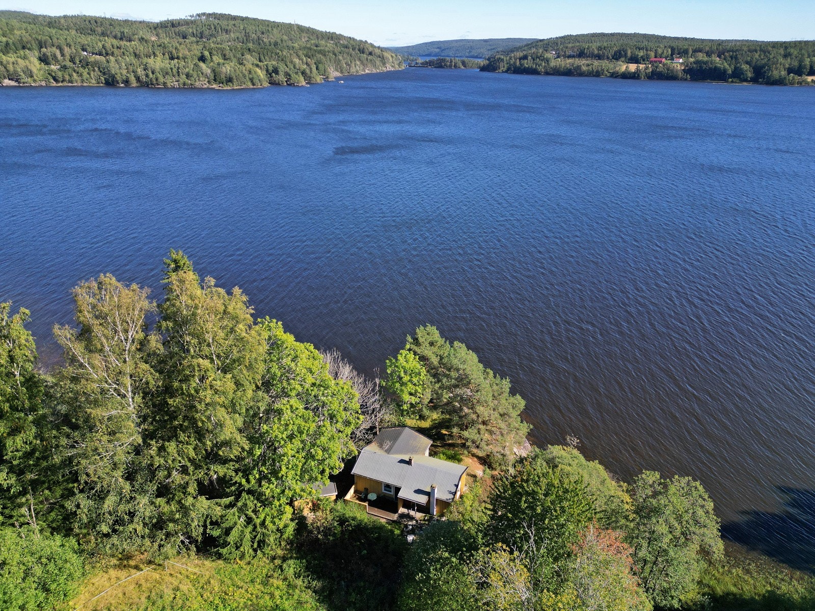 flott utsikt mot Båtstangen, Trøsken og Sandtangen, og videre sydover i Vestvannet. Galleribilde