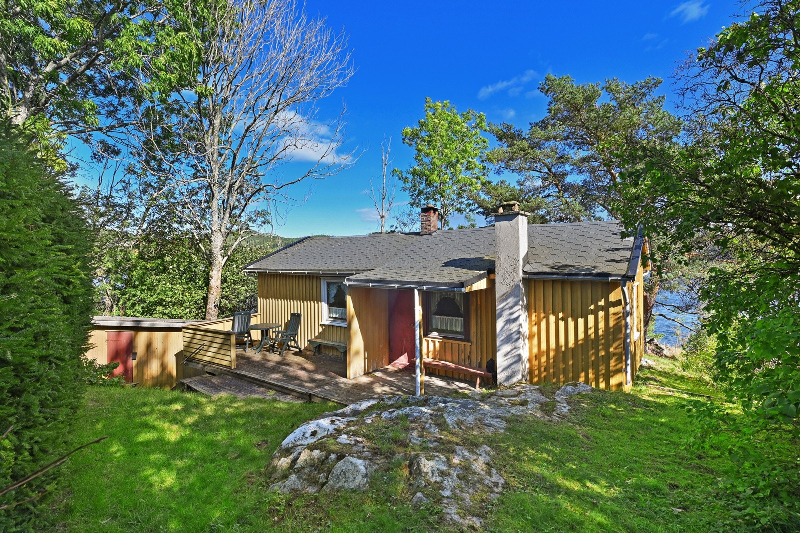 Hytta er inndelt i 2 boenheter, med stue, kjøkken, og henholdsvis ett og 2 soverom. Galleribilde