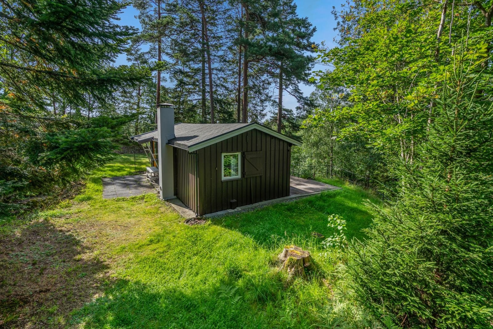 Velkommen til Sjøhaugveien 14 på idylliske Nes på Jeløy. Galleribilde