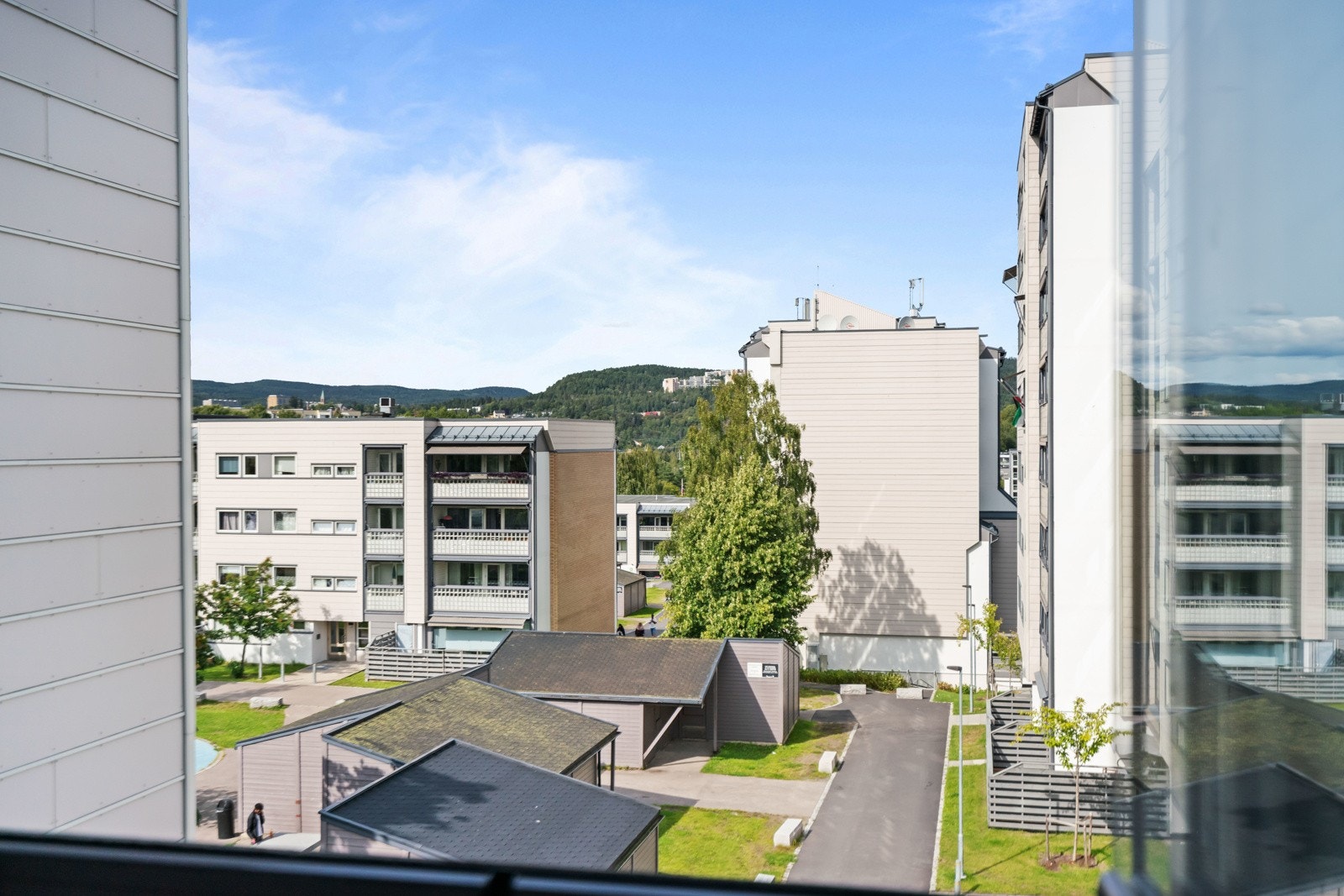 Balkongen byr på flott utsyn over nærområdet Galleribilde