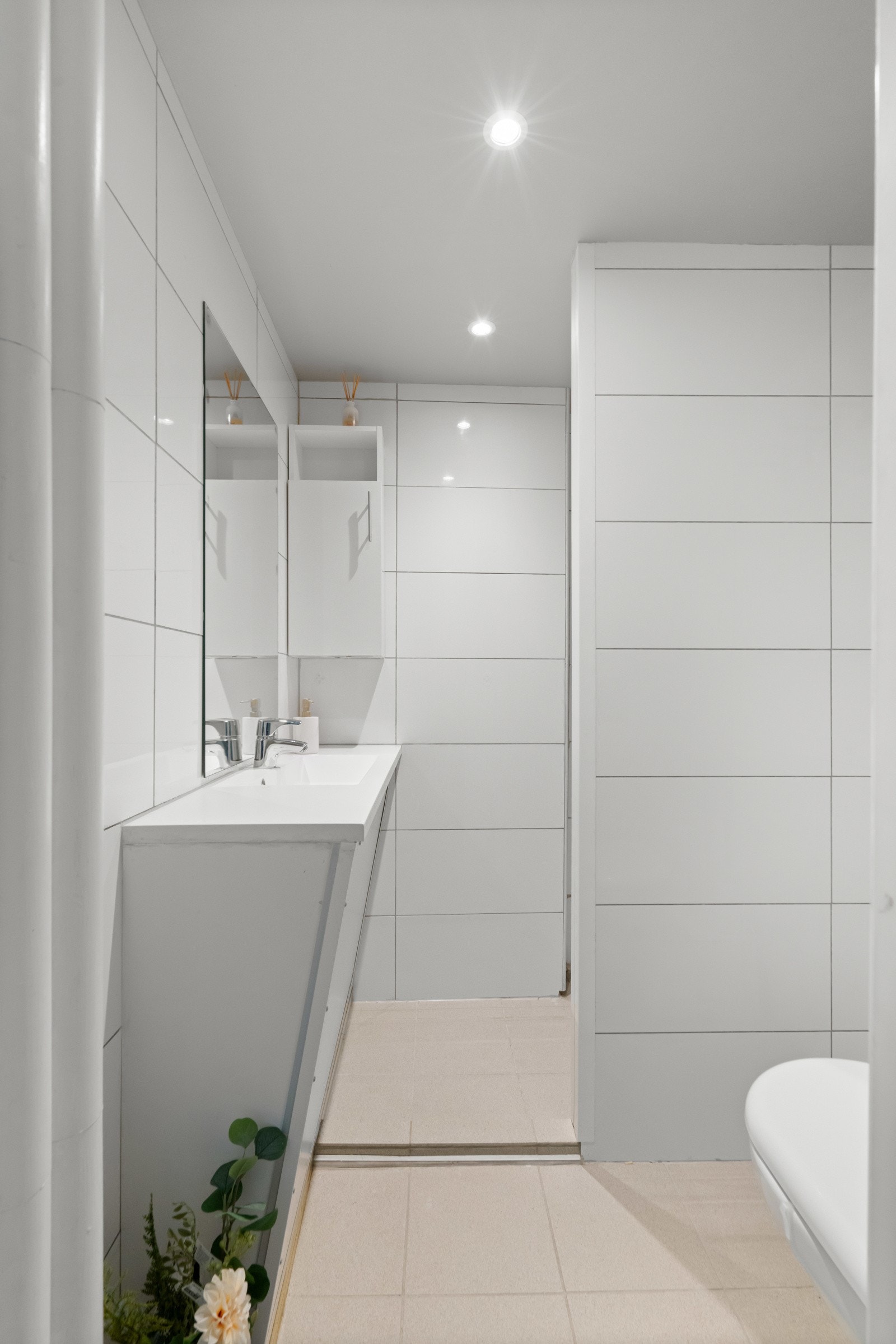 Det andre baderommet ligger i tilknytning til inngangspartiet Galleribilde