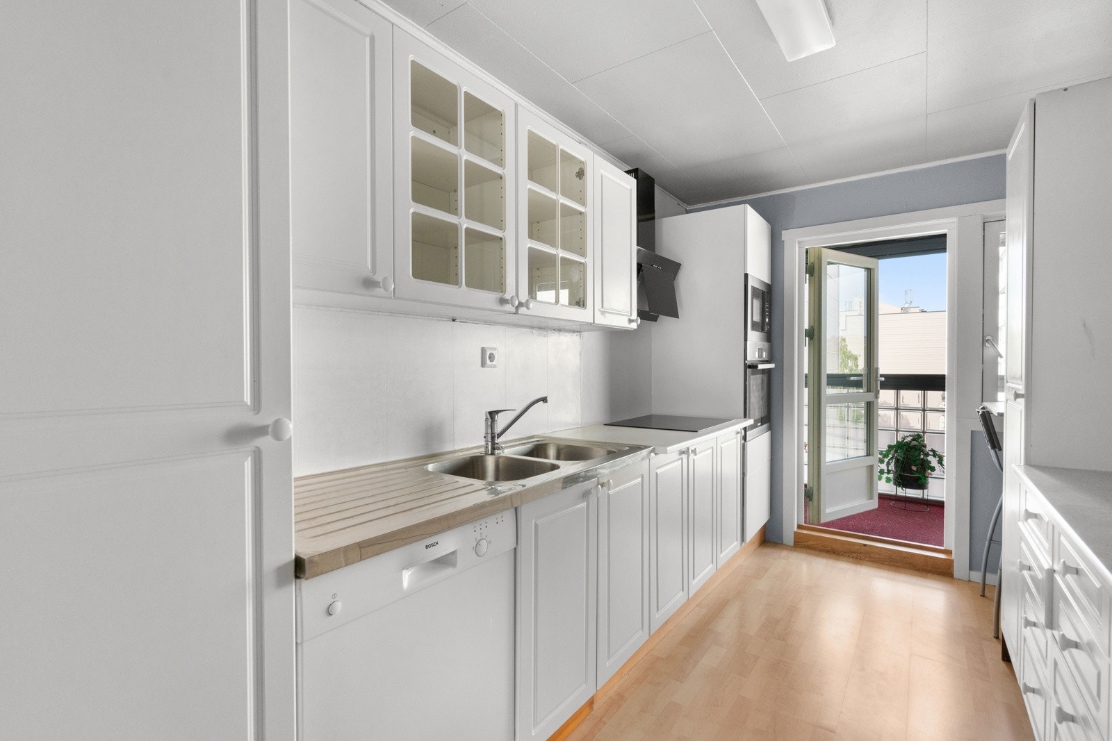 Kjøkkenet ble oppgradert i 2024 med ny benkeplate og fronter Galleribilde