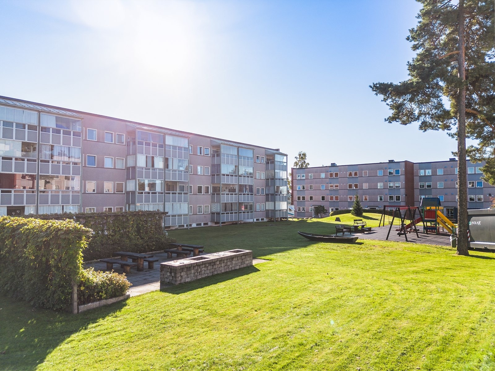 Borettslaget ligger fint til på Gulset i Skien, et barnevennlig og attraktivt område med kort vei til de fleste fasiliteter. I nærområdet har man barnehager, barneskolene Kollmyr og Stigeråsen, samt Gulset ungdomsskole. Galleribilde