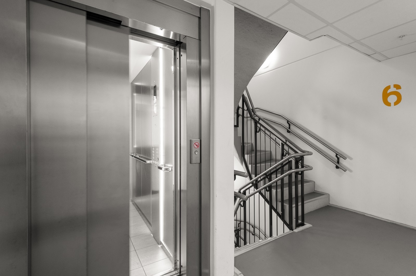 Leiligheten ligger i 6. etasje og man har tilgang til heis. Galleribilde