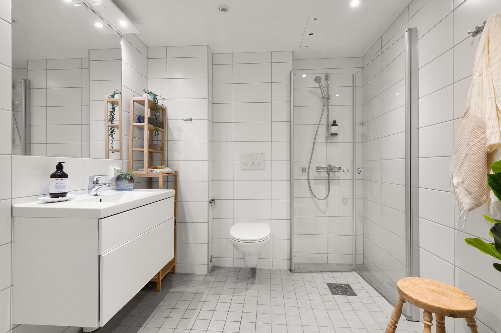 Flislagt baderom med varmekabler i gulv. Galleribilde