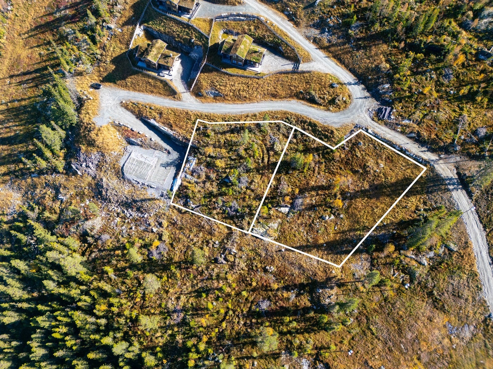 To attraktive tomter beliggende høyt og fritt med panoramautsikt utover Nesfjellet Galleribilde