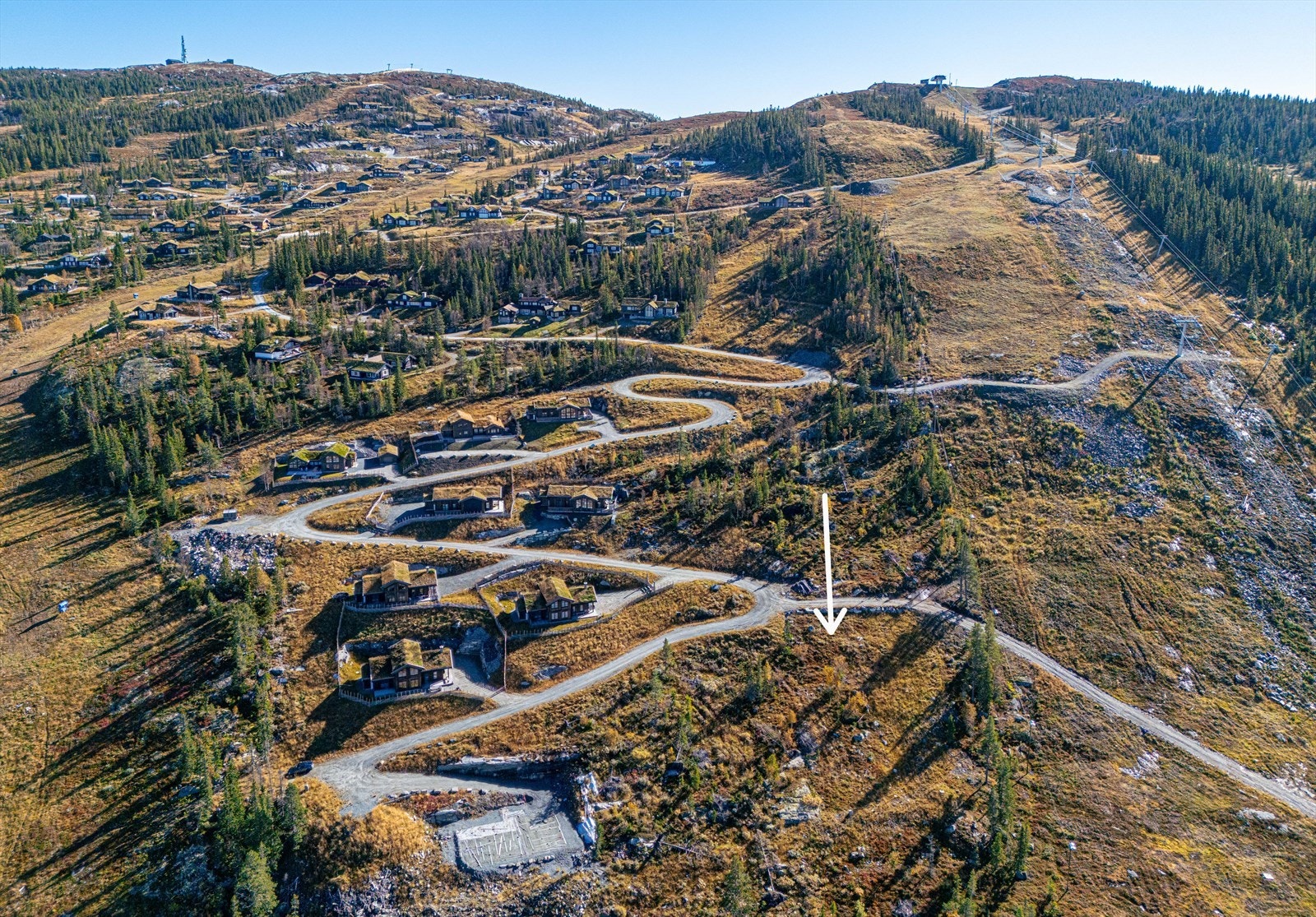 Tomtene ligger i enden av veien og har tilkomst via Olaf Rodegårds veg Galleribilde