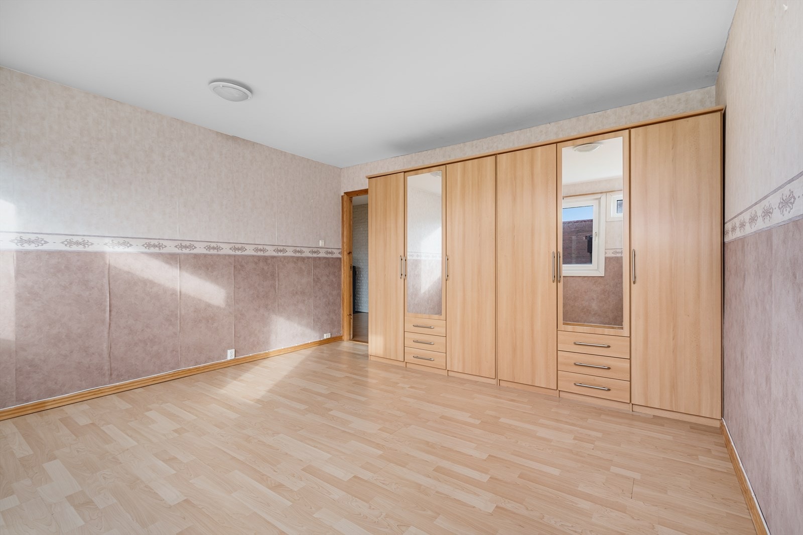 Godt med garderobeskap. Galleribilde