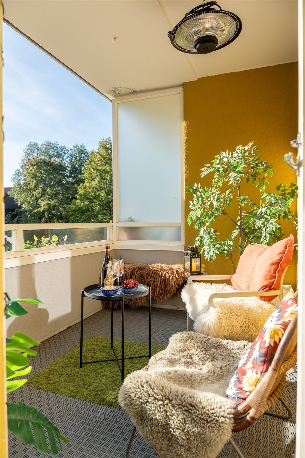 Fra stuen/kjøkkenet har du adkomst til en herlig solrik balkong på ca. 5,5 m². Galleribilde