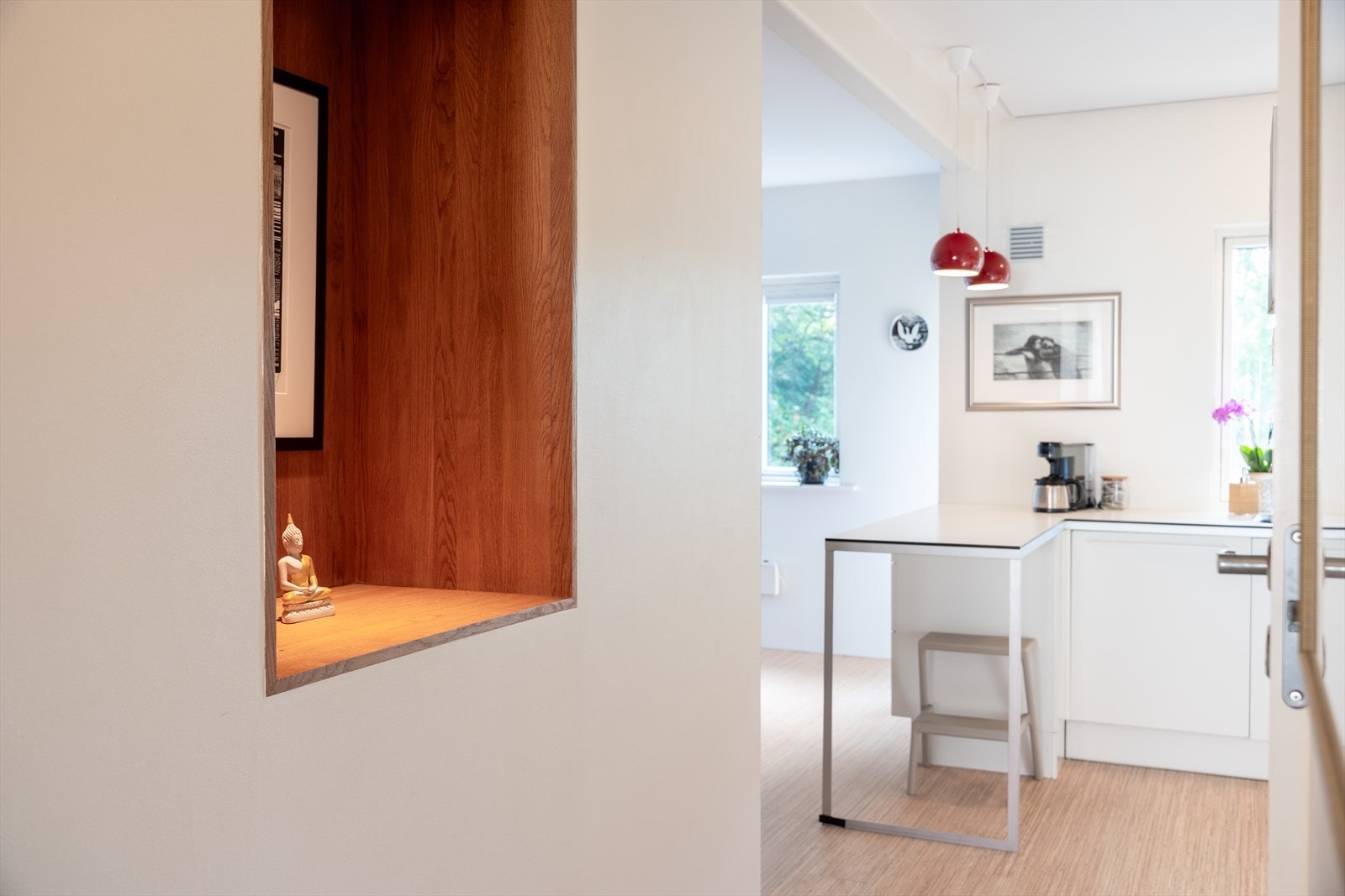 I entreén er det en innebygd hylle med belysning for pene detaljer. Galleribilde