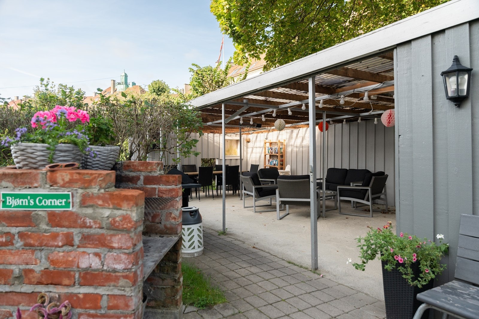 Borettslaget har også et godt utstyrt lysthus som kan reserveres. Galleribilde