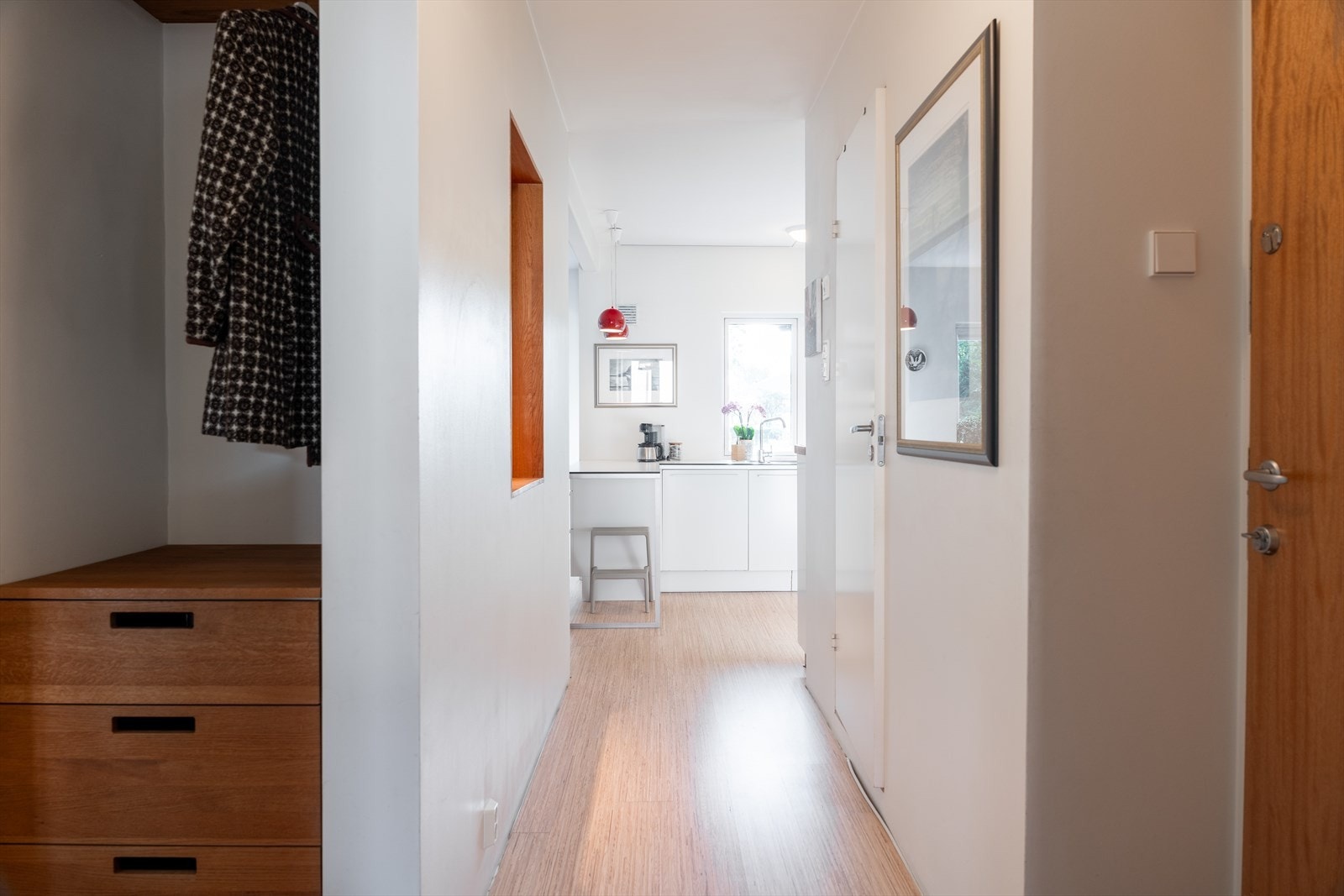 Gangen adskiller leiligheten naturlig i flere rom og bidrar til god planløsning. Galleribilde