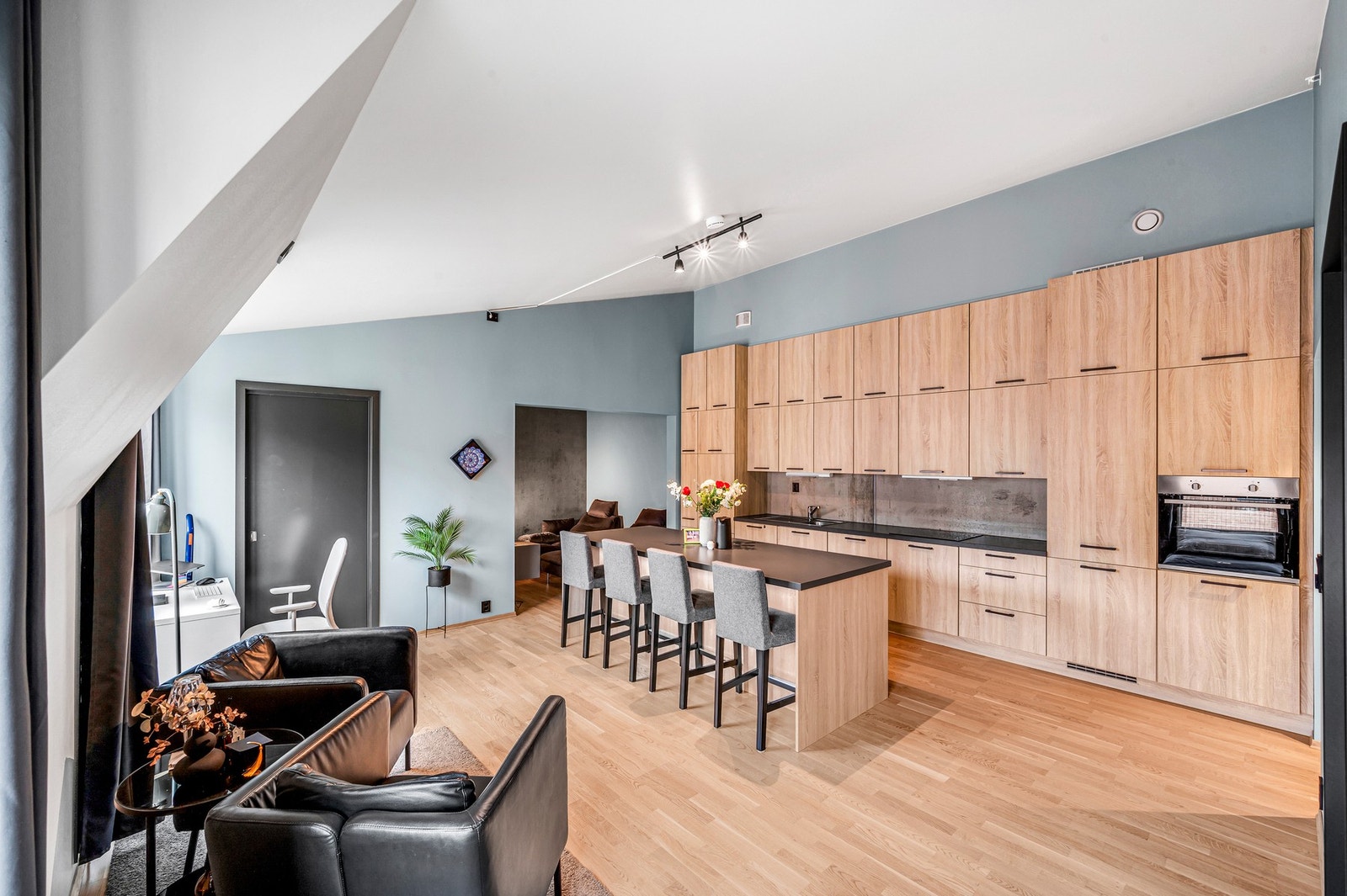 Her får du en meget flott toppleilighet i 4. etasje fra 2022, med en sentral og attraktiv beliggenhet på Lademoen. Galleribilde