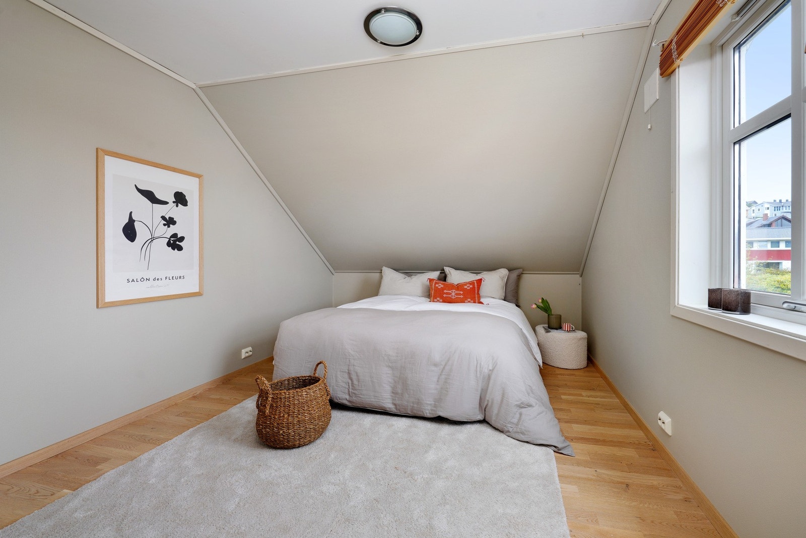 Soverom nummer 3, legg merke til de pene fargene som er i dette huset Galleribilde