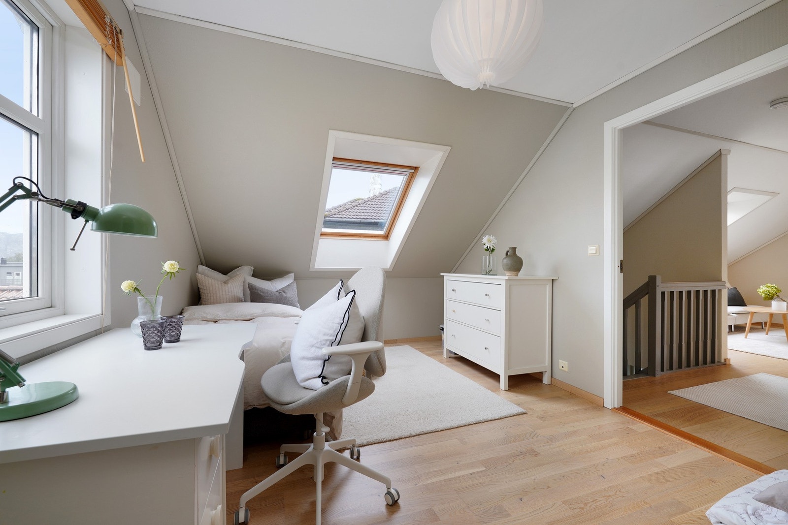 Soverom nummer 2 (gjennomgangsrom) eller kanskje ektra stue? Galleribilde