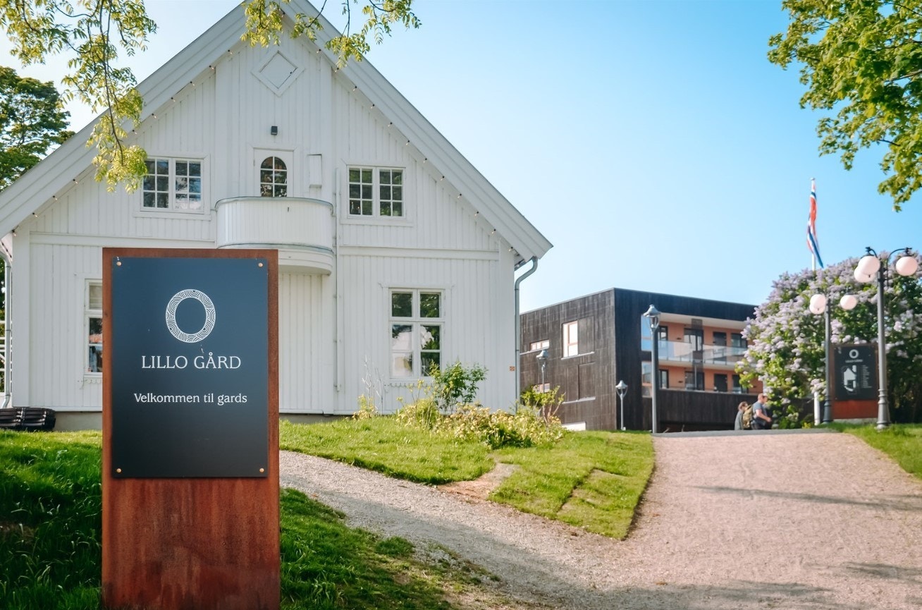 Lillo Gård med hyggelige restauranter og uteserveringer Galleribilde